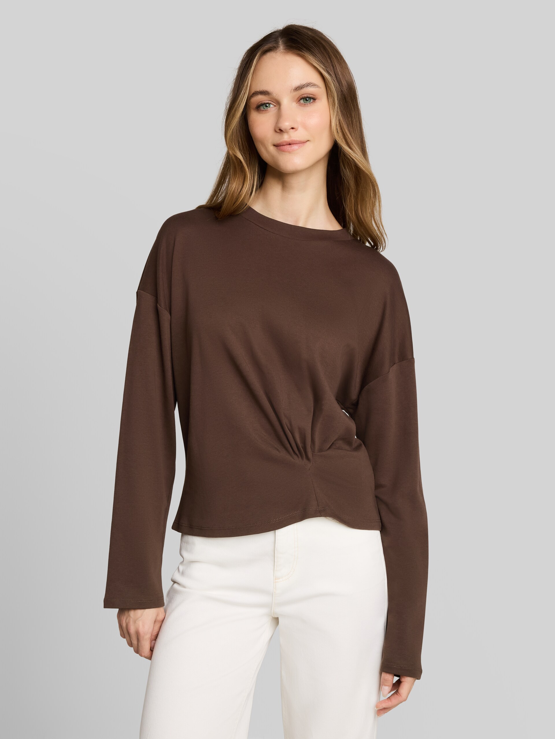 Loose-fit long-sleeved top with knot detail - cool dark brown - Neckline model front view