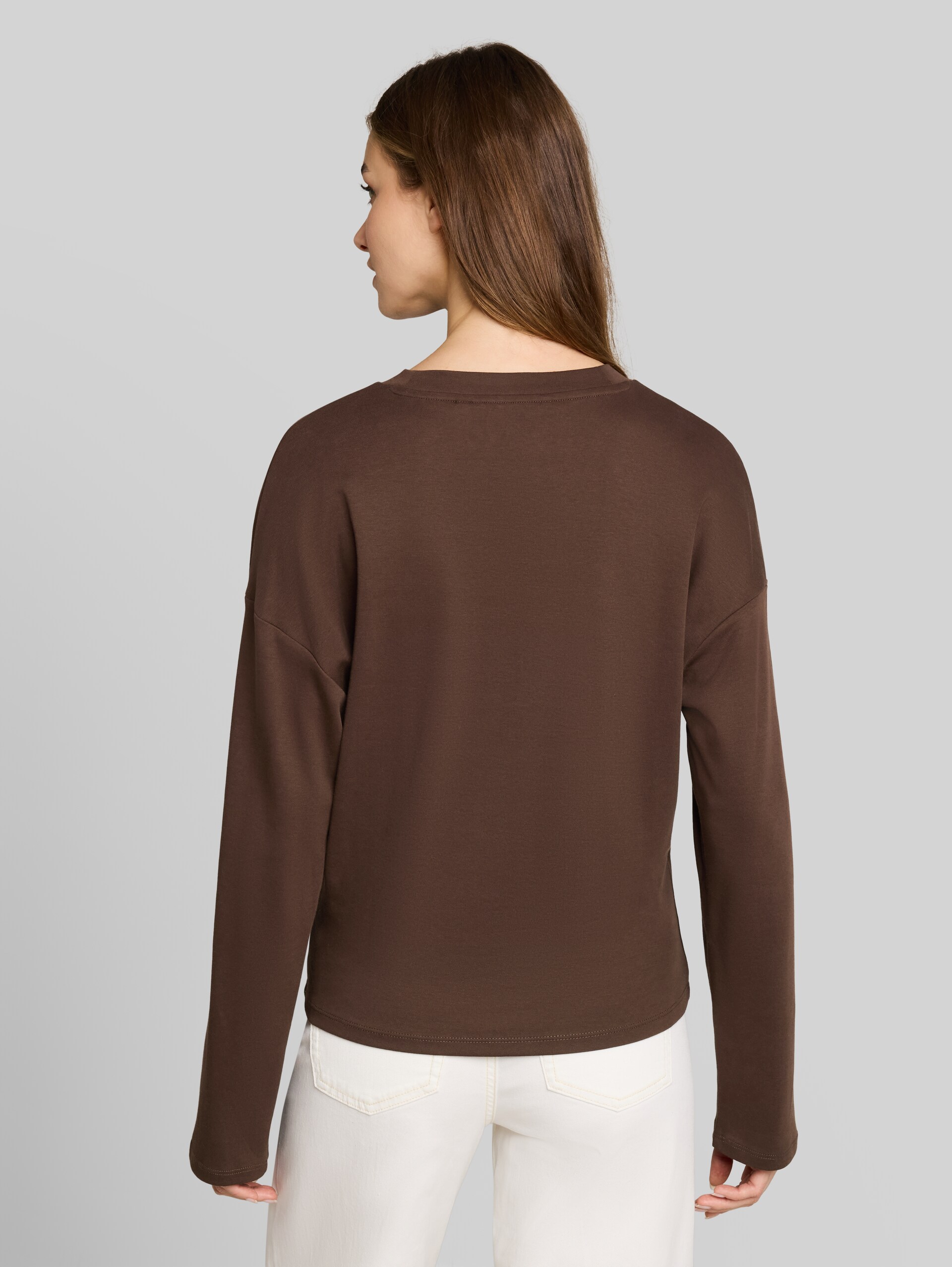 Loose-fit long-sleeved top with knot detail - cool dark brown - Neckline model-back view