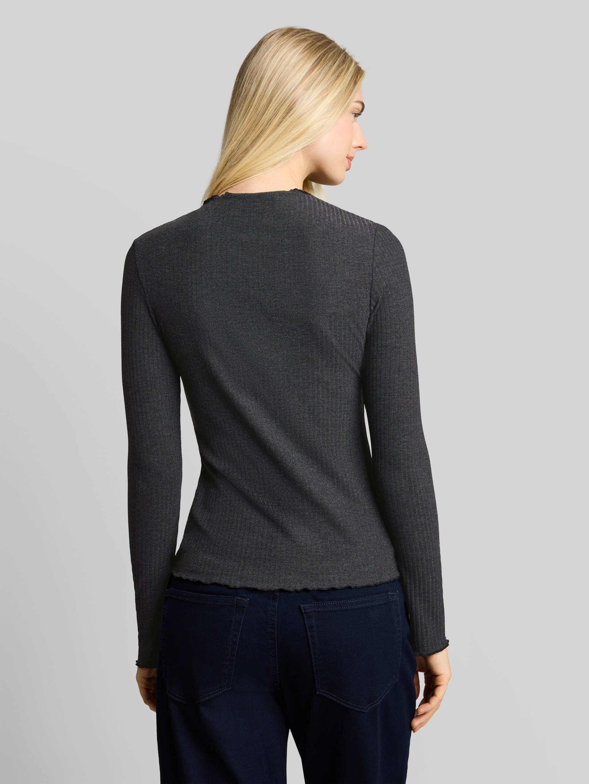 Langarmshirt mit Rippstruktur - Shale Grey Melange - Auschnitt Model-Rückansicht