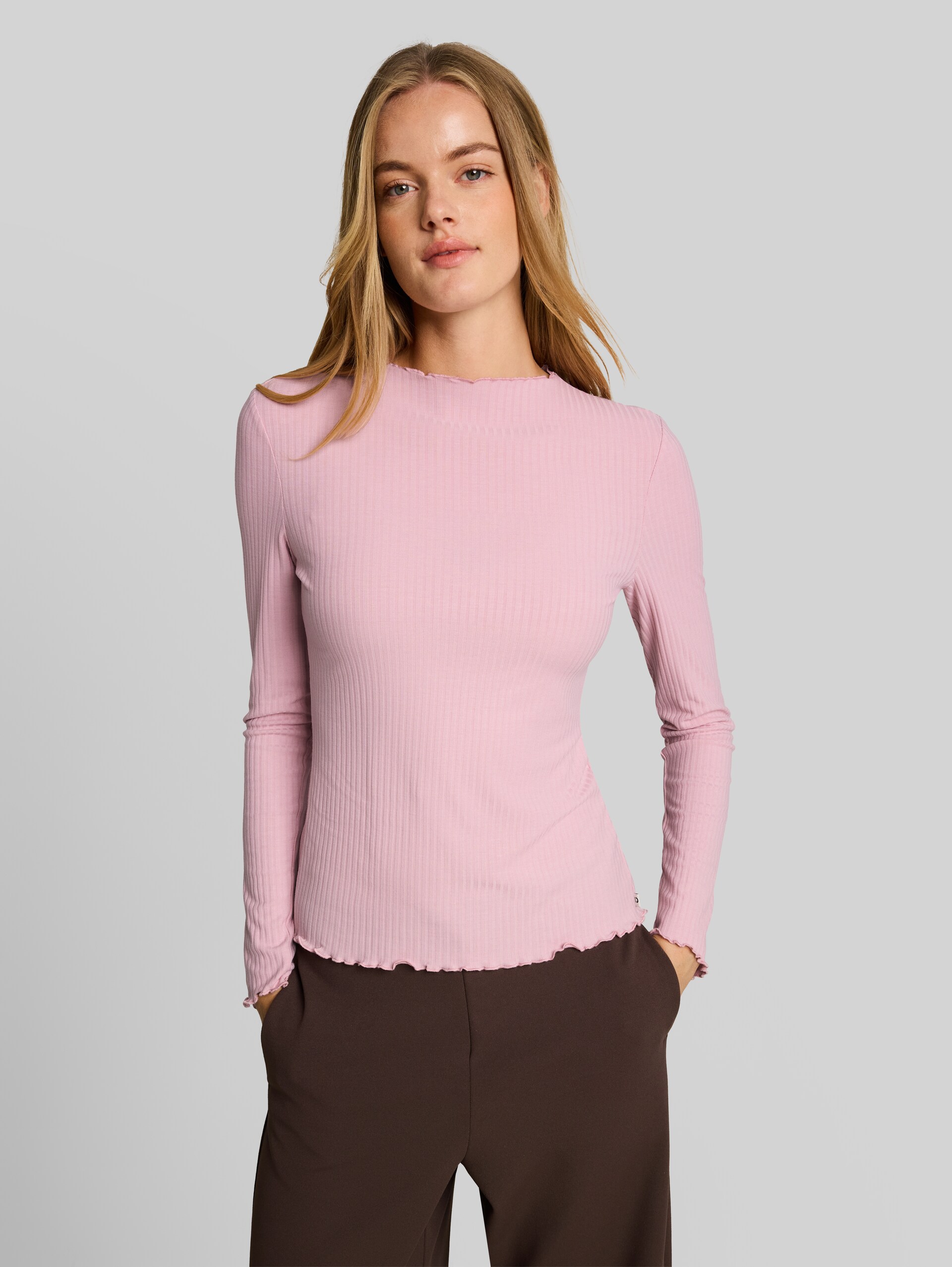 Langarmshirt mit Rippstruktur - Soft Pink - Ausschnitt Model-Vorderansicht