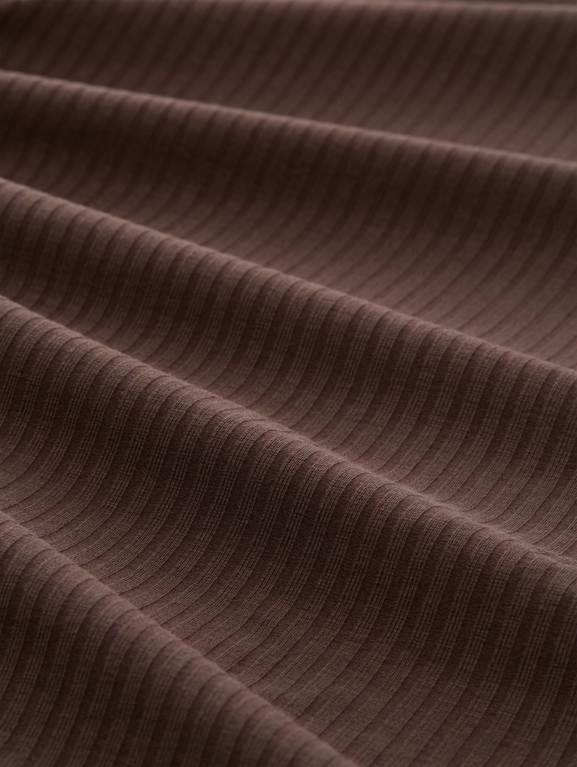T-shirt met lange mouwen en geribde structuur - cool dark brown - Materiaalweergave