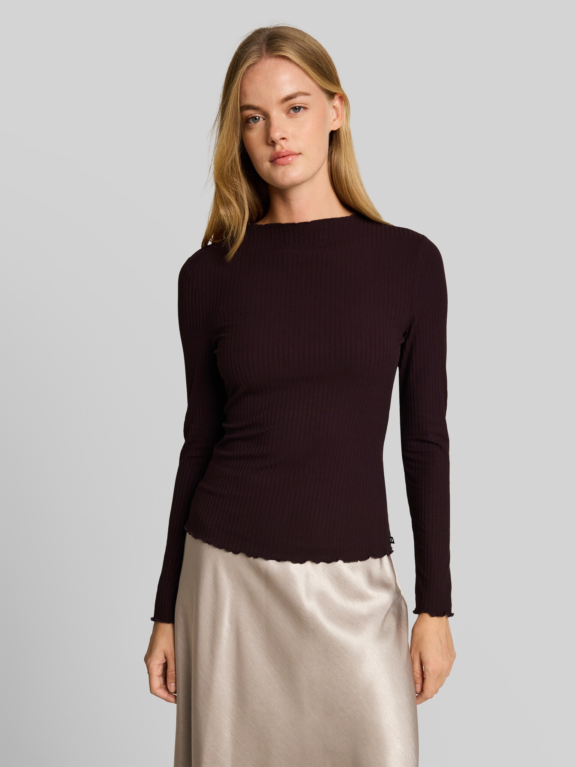 Langarmshirt mit Rippstruktur - dark plum - Ausschnitt Model-Vorderansicht