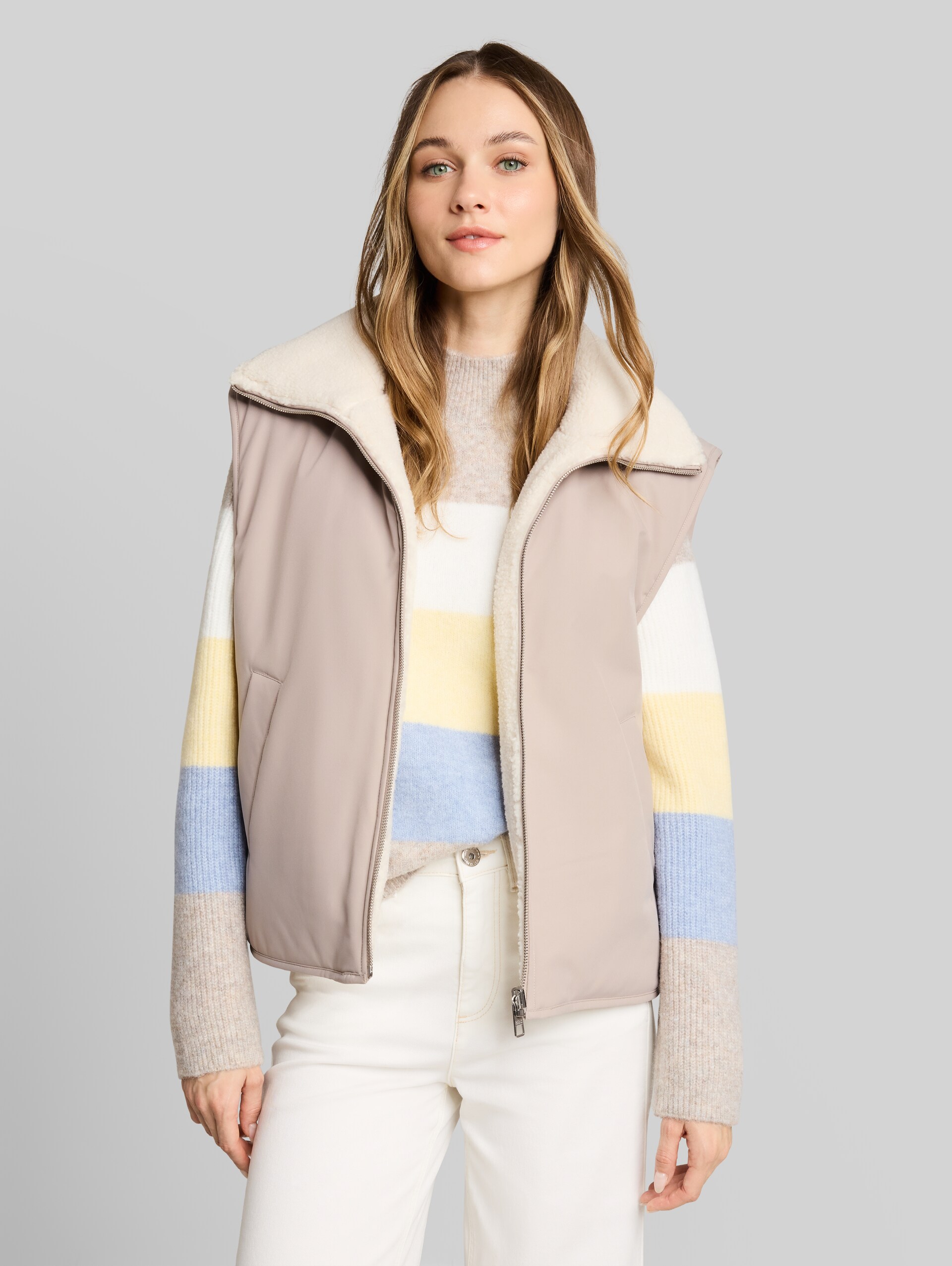 Gilet en peluche réversible - atmosphere beige - Vue de face du modèle