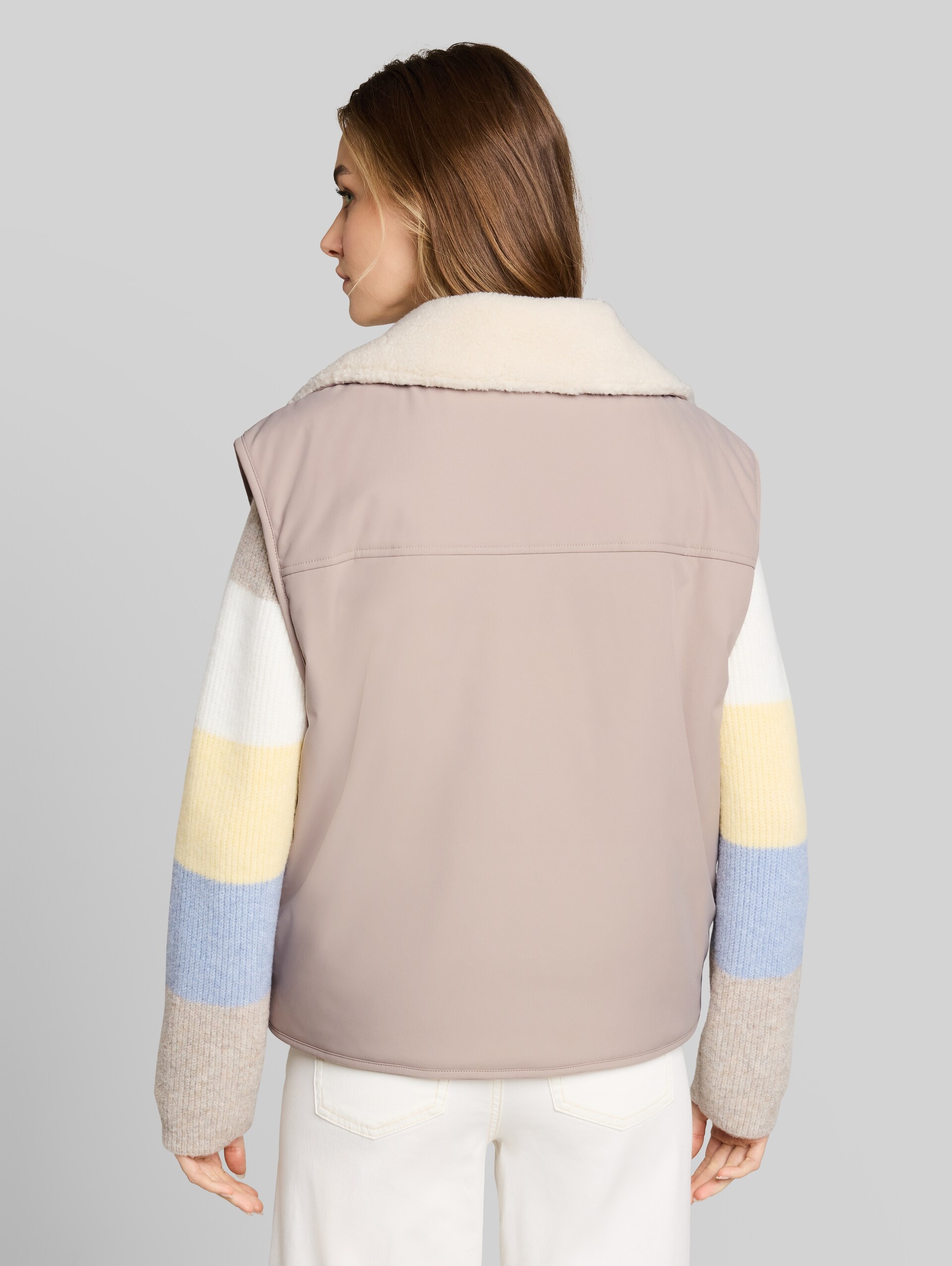 Gilet en peluche réversible - atmosphere beige - Vue arrière du modèle