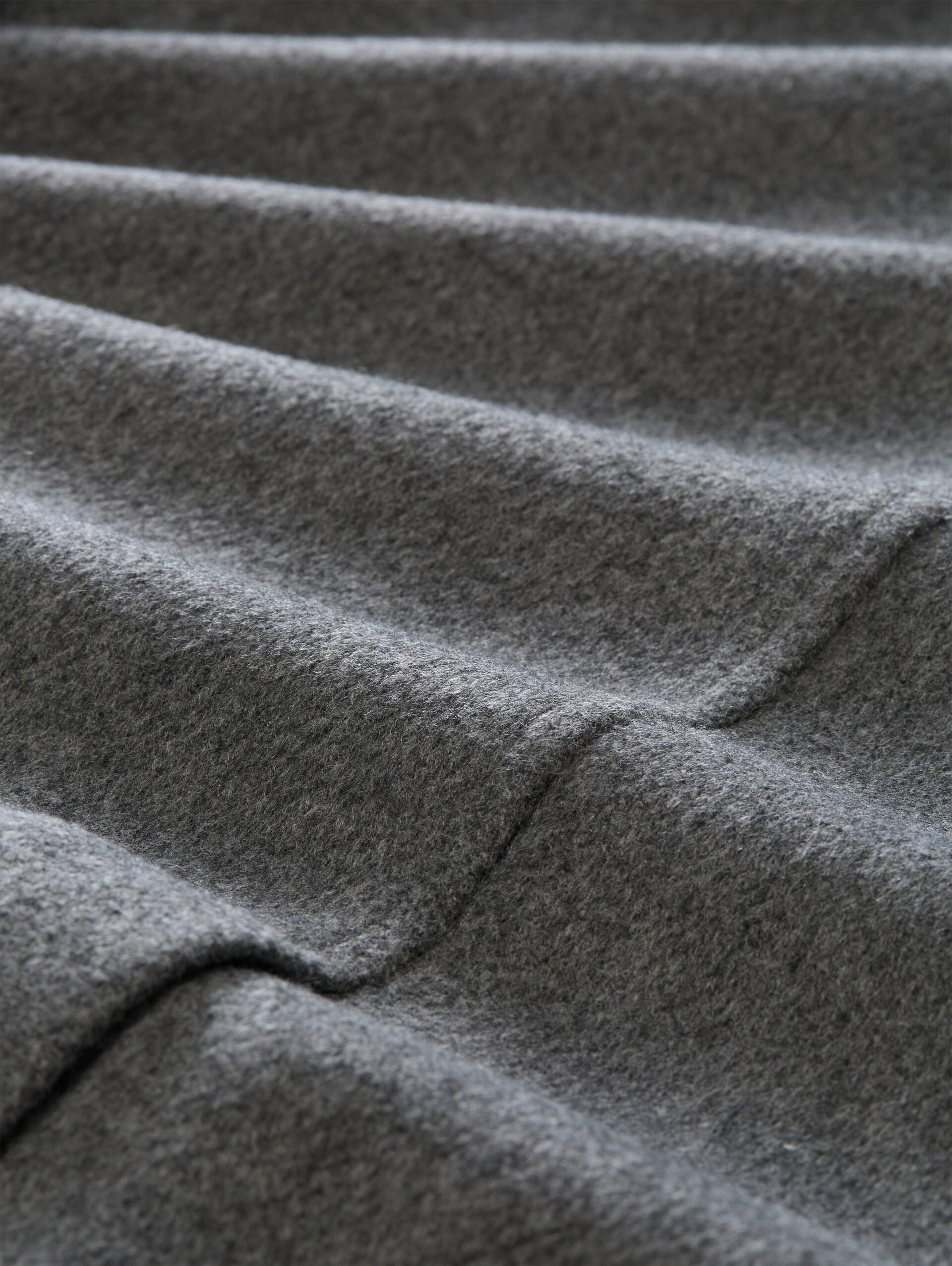 Losvallende jas met riem - dark coal grey melange - Detailaanzicht product