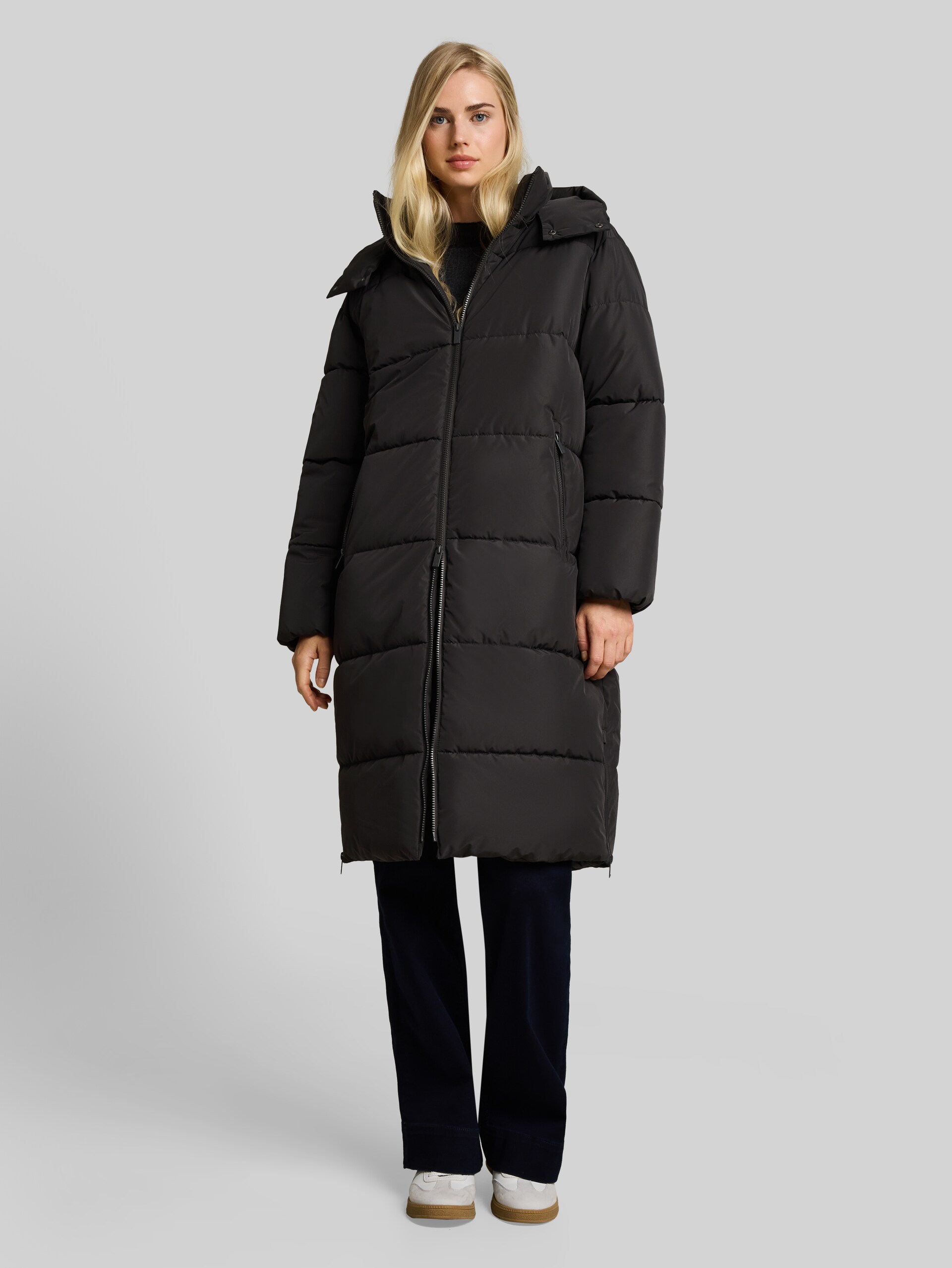Puffer-Mantel mit abnehmbarer Kapuze - Coal Mine Grey - Model-Vorderansicht