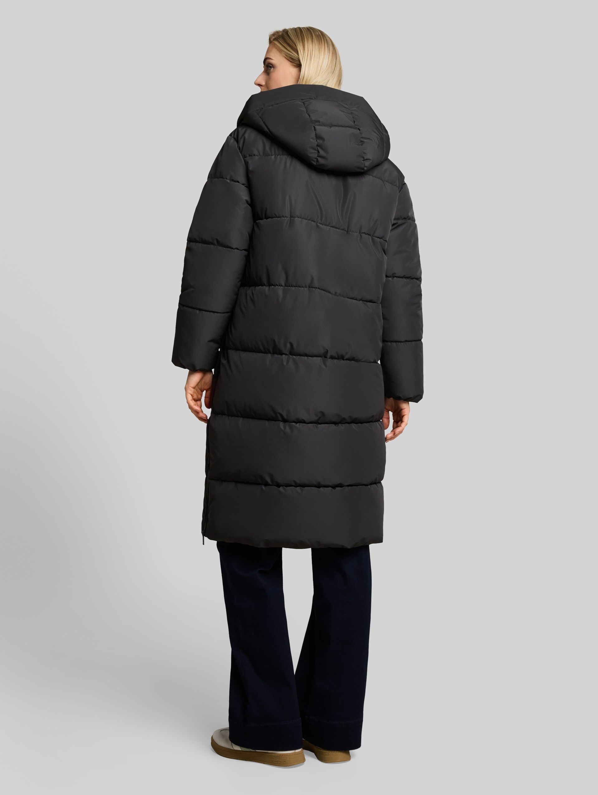Puffer-Mantel mit abnehmbarer Kapuze - Coal Mine Grey - Model-Rückansicht