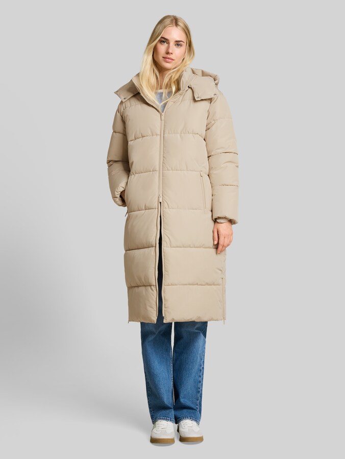 Gewatteerde mantel met afneembare capuchon door Denim Female, Cashew Beige