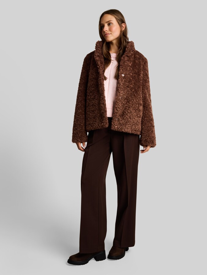 Kunstfelljacke mit Stehkragen von Women, camel