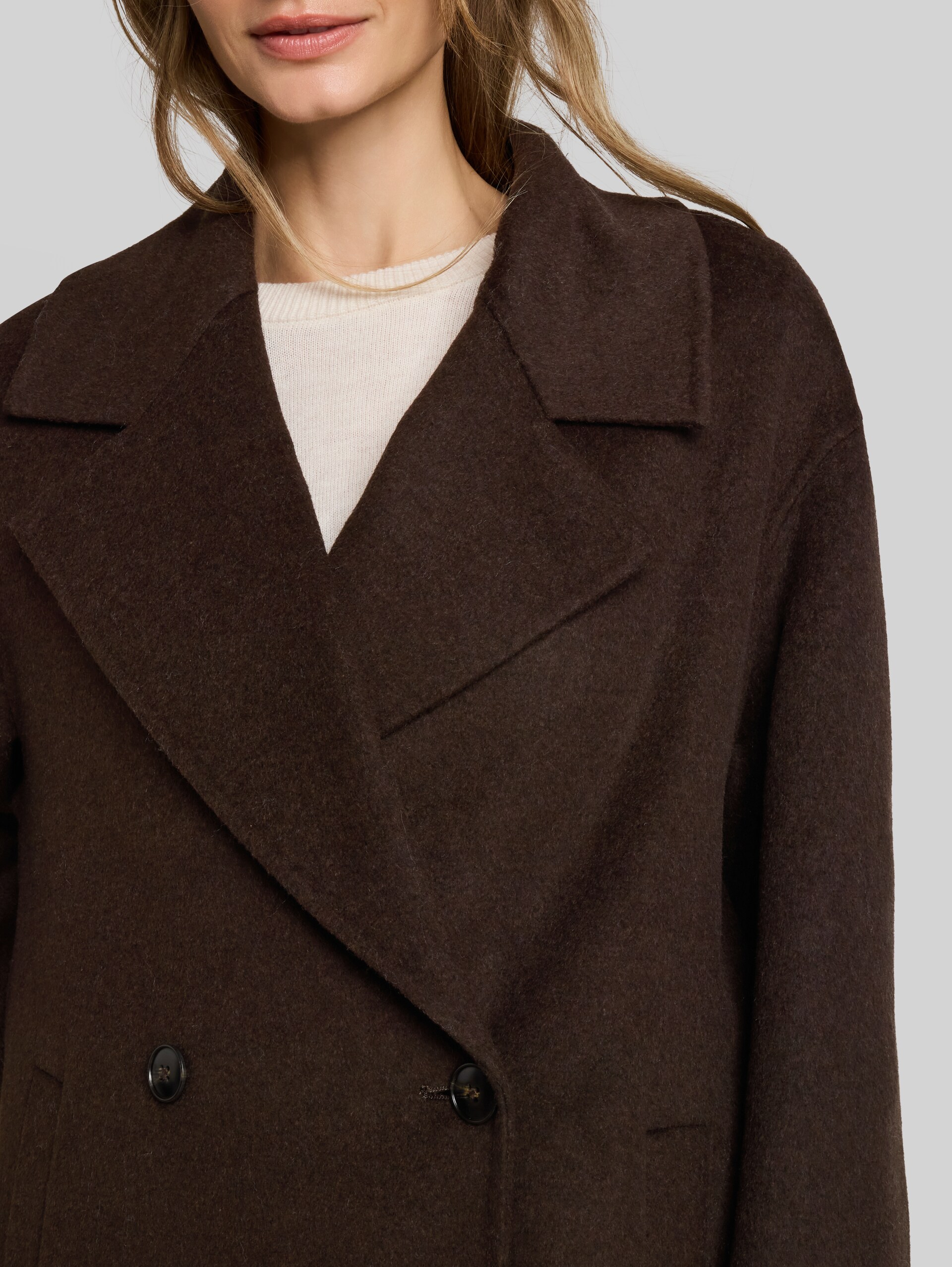 Loose Fit Wollmantel - java dark brown - Detail-Model-Ansicht