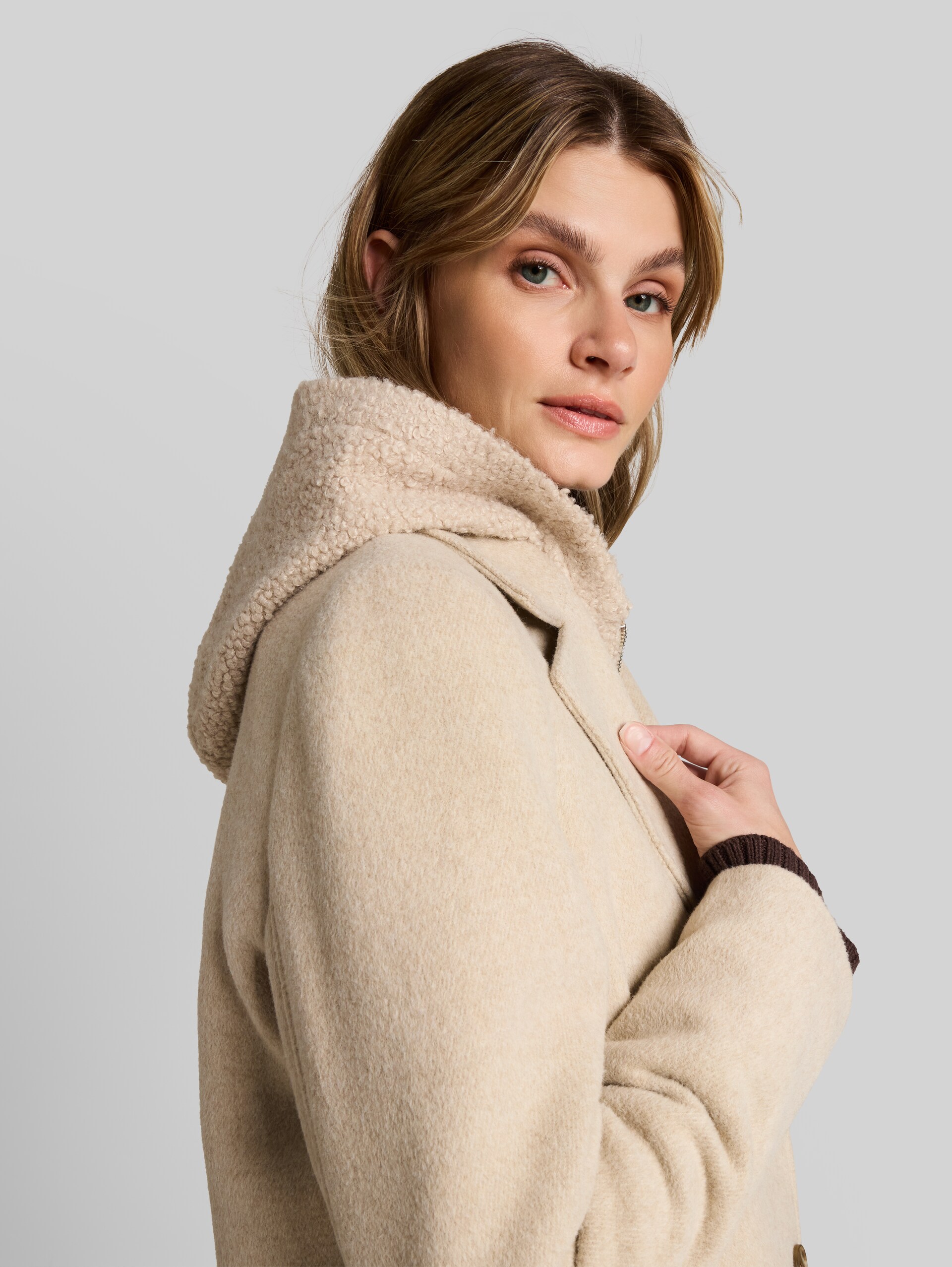 2-in-1 woollen coat with detachable insert - gravel beige melange - Detail model view