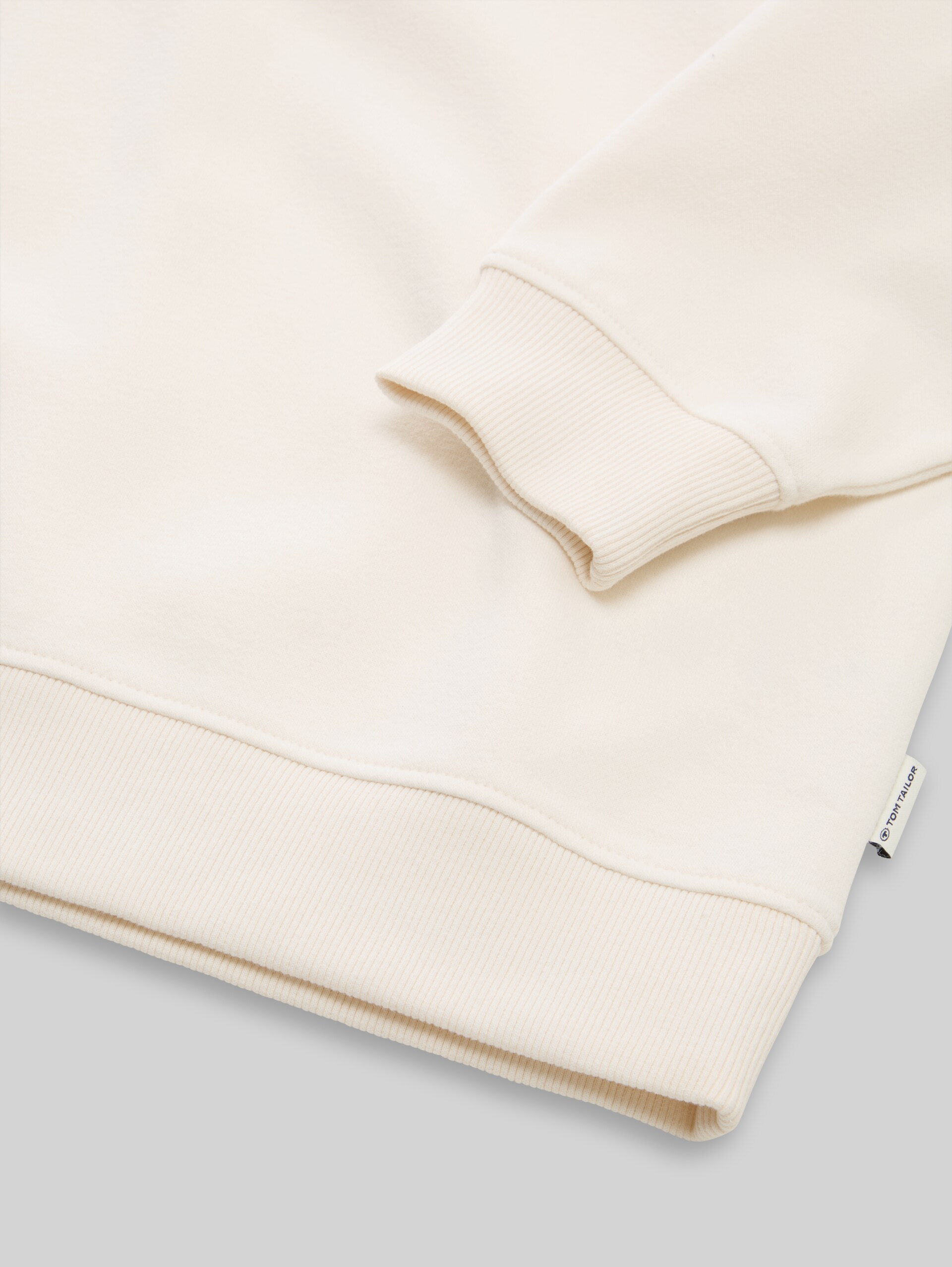 Basic Sweatshirt - Gardenia White - Detail-Model-Ansicht