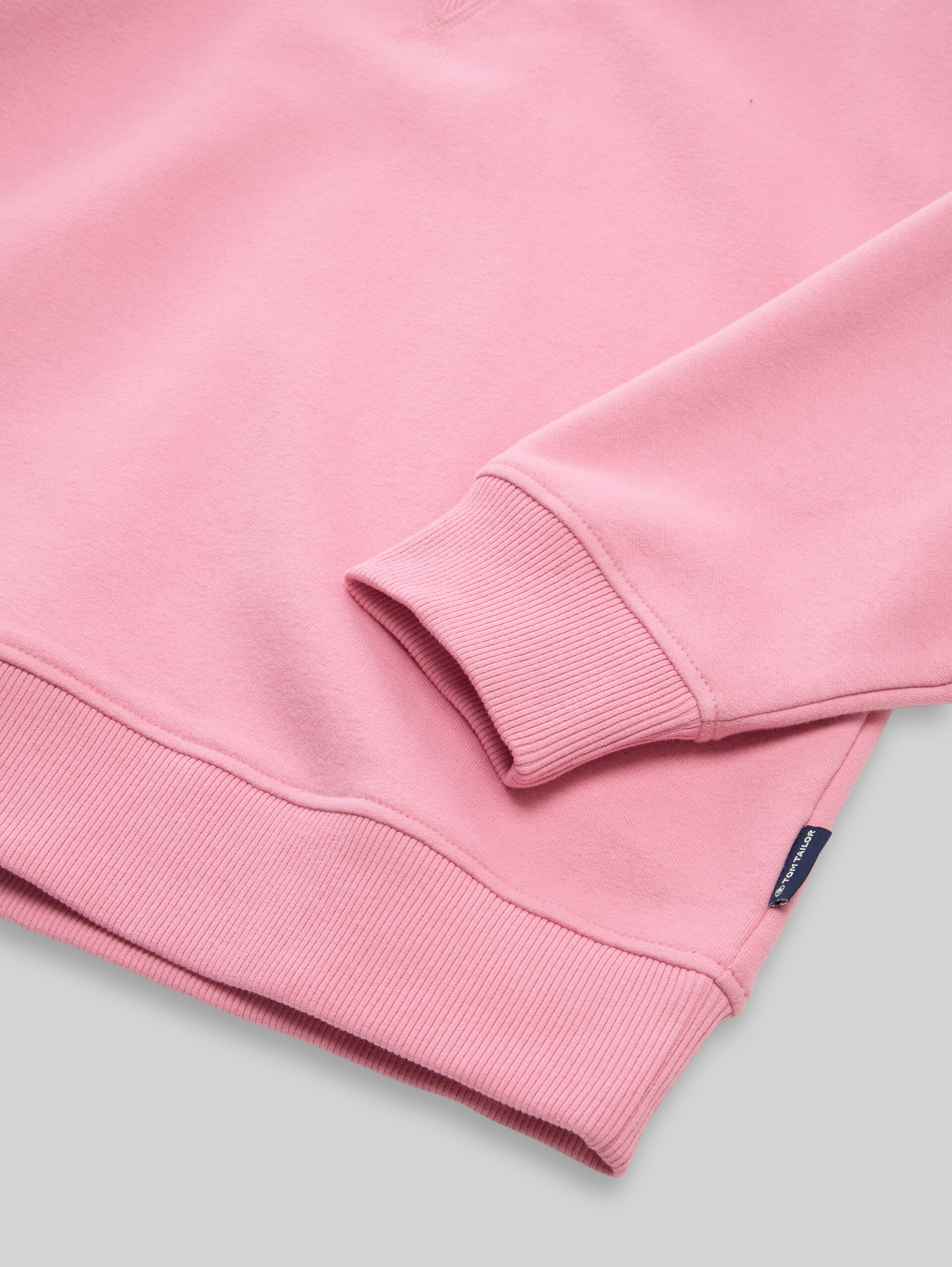Basic Sweatshirt - Soft Blush Rose - Detail-Model-Ansicht