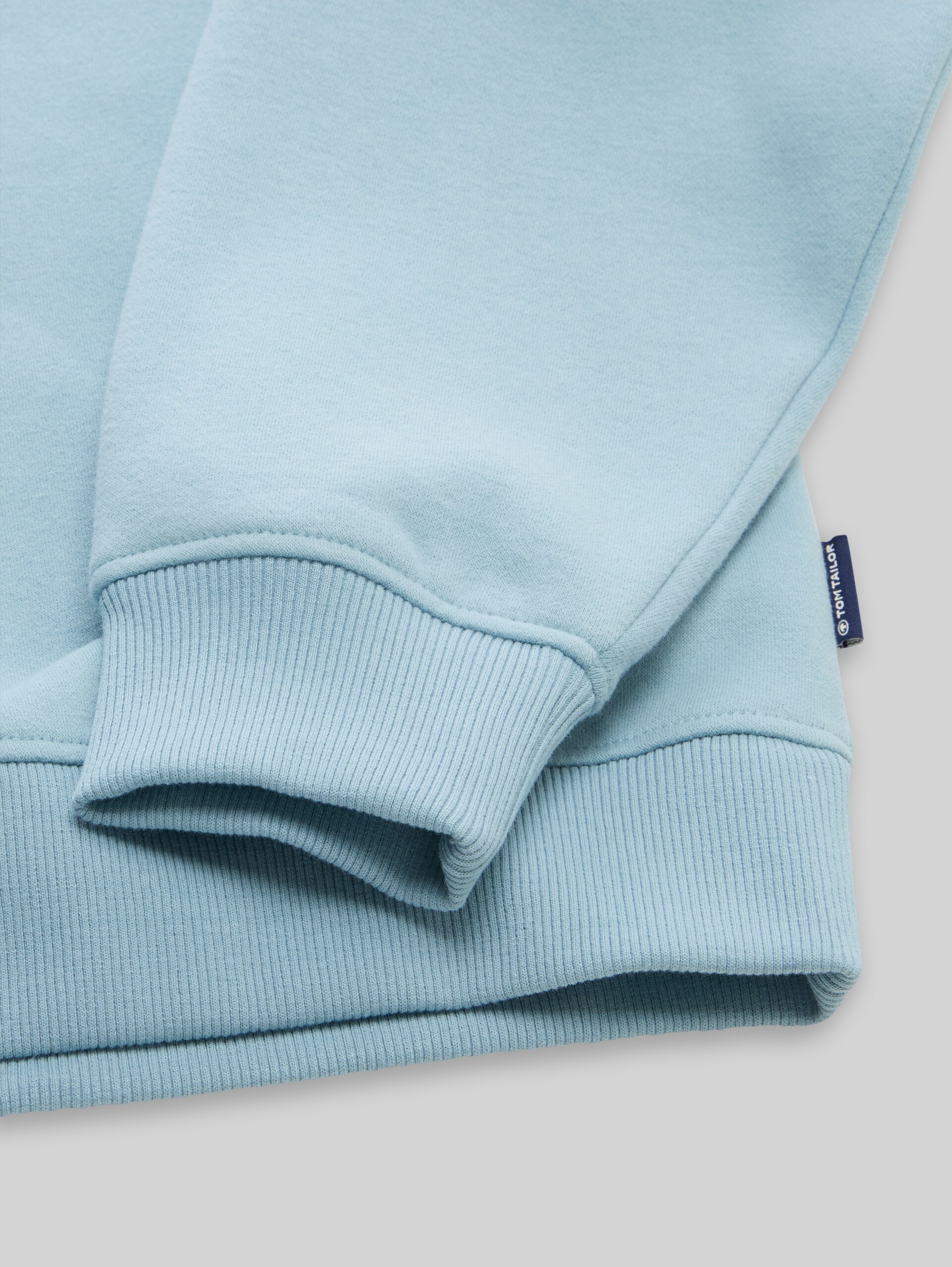 Basic Sweatshirt - tourmaline - Detail-Model-Ansicht