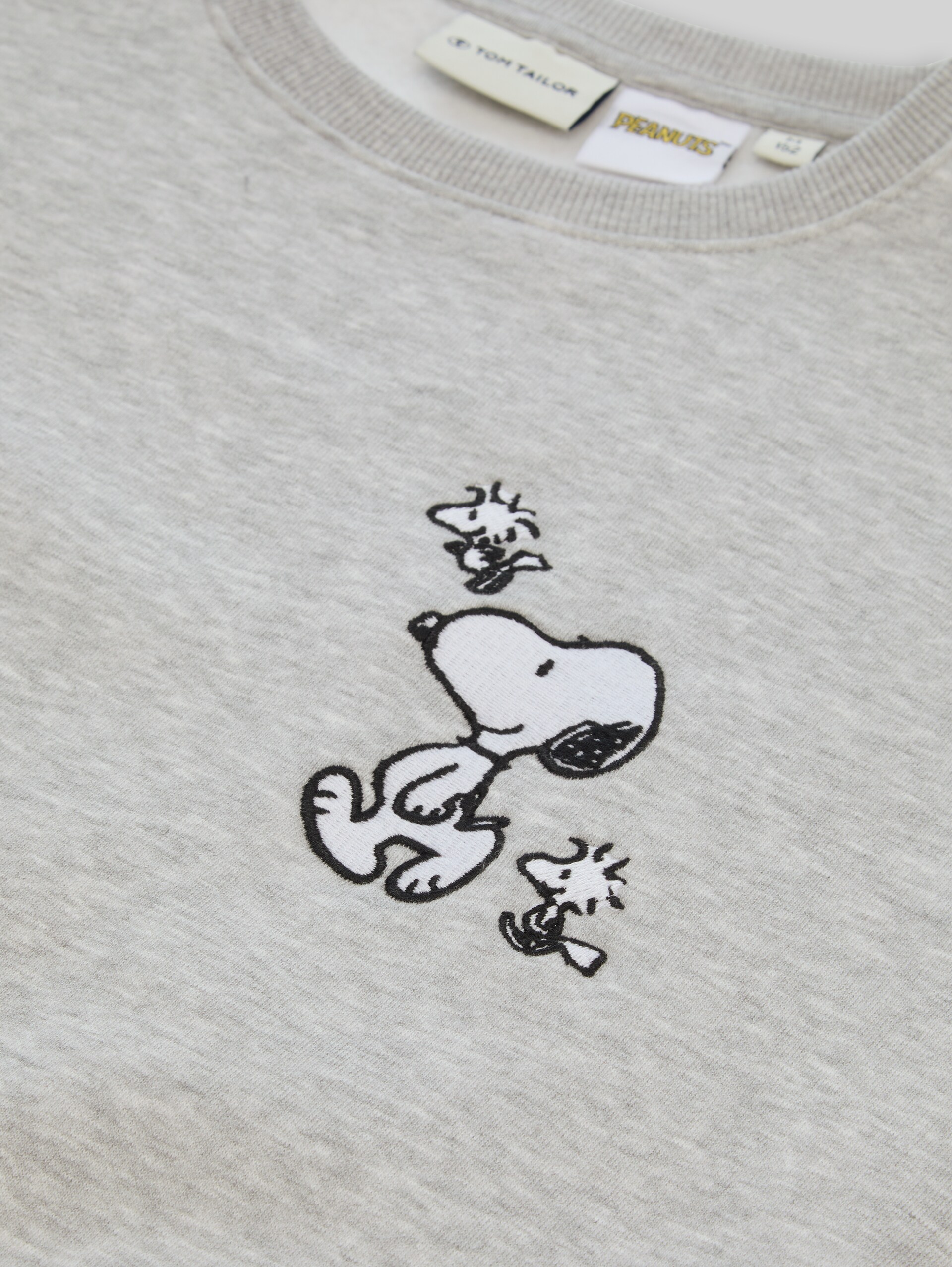 Oversized sweatshirt met Peanuts-print - Light Stone Grey Melange - Detailaanzicht model