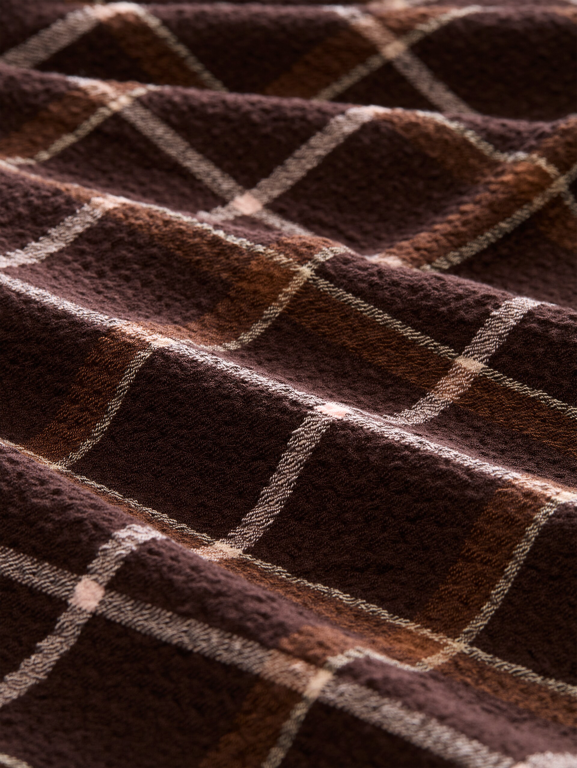 Chemisier en seersucker à carreaux - java dark brown check - Vue de la matière