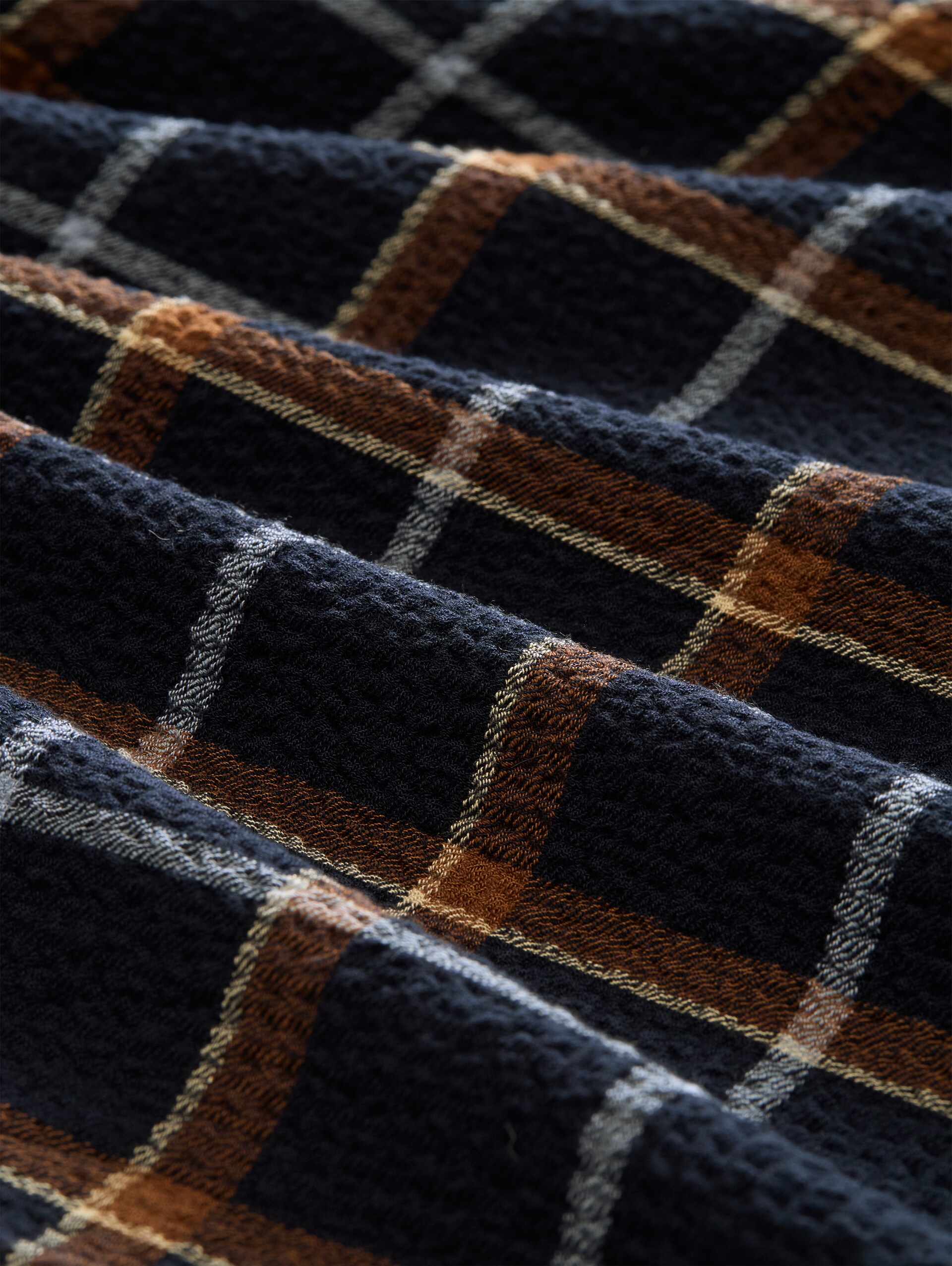 Chemisier en seersucker à carreaux - navy camel beige check - Vue de la matière