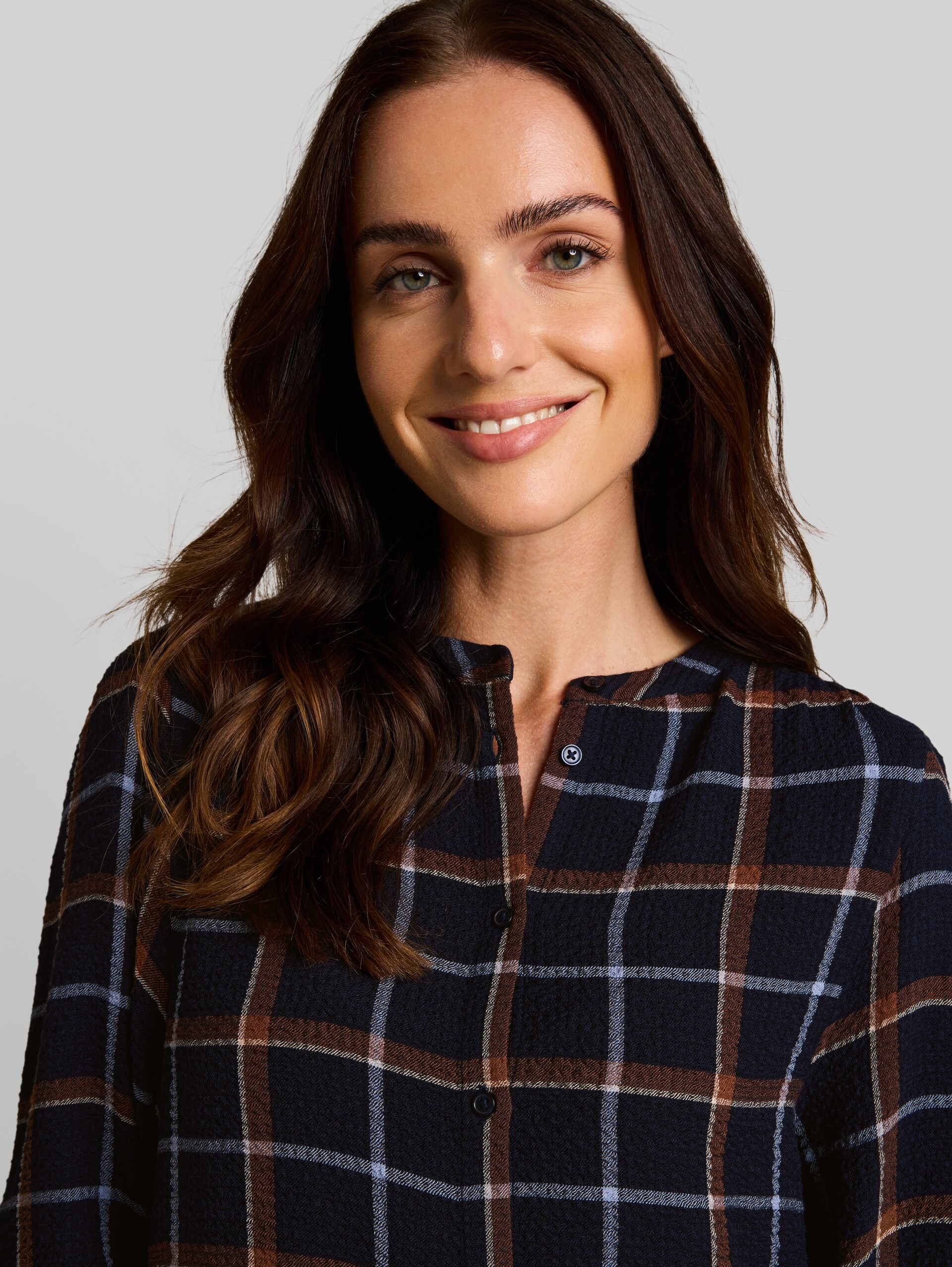 Chemisier en seersucker à carreaux - navy camel beige check - Vue détaillée du modèle