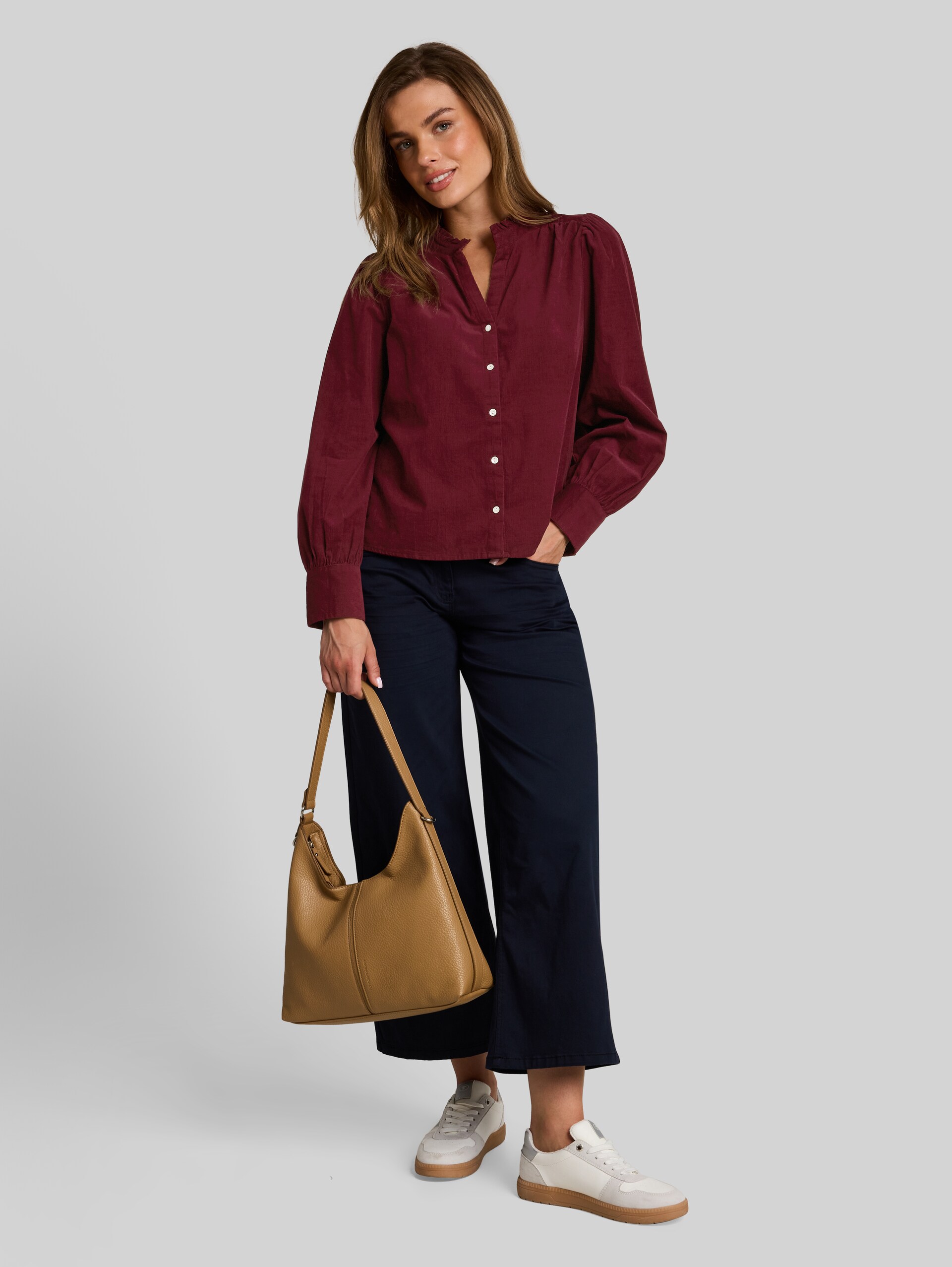 Cordbluse mit Rüschenkragen - Preppy Plum - Model-Vorderansicht