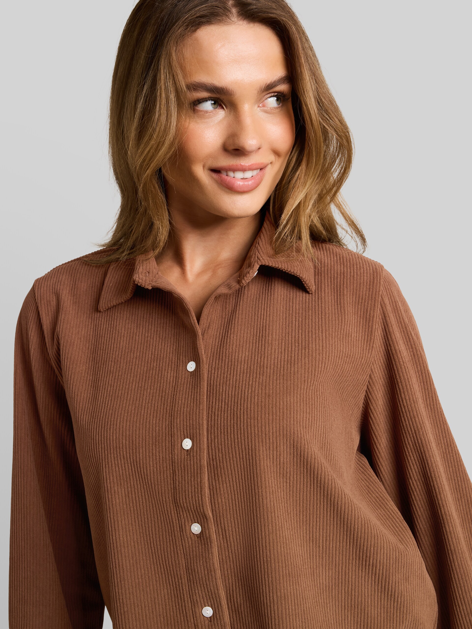 Overhemdblouse van corduroy - camel - Detailaanzicht model