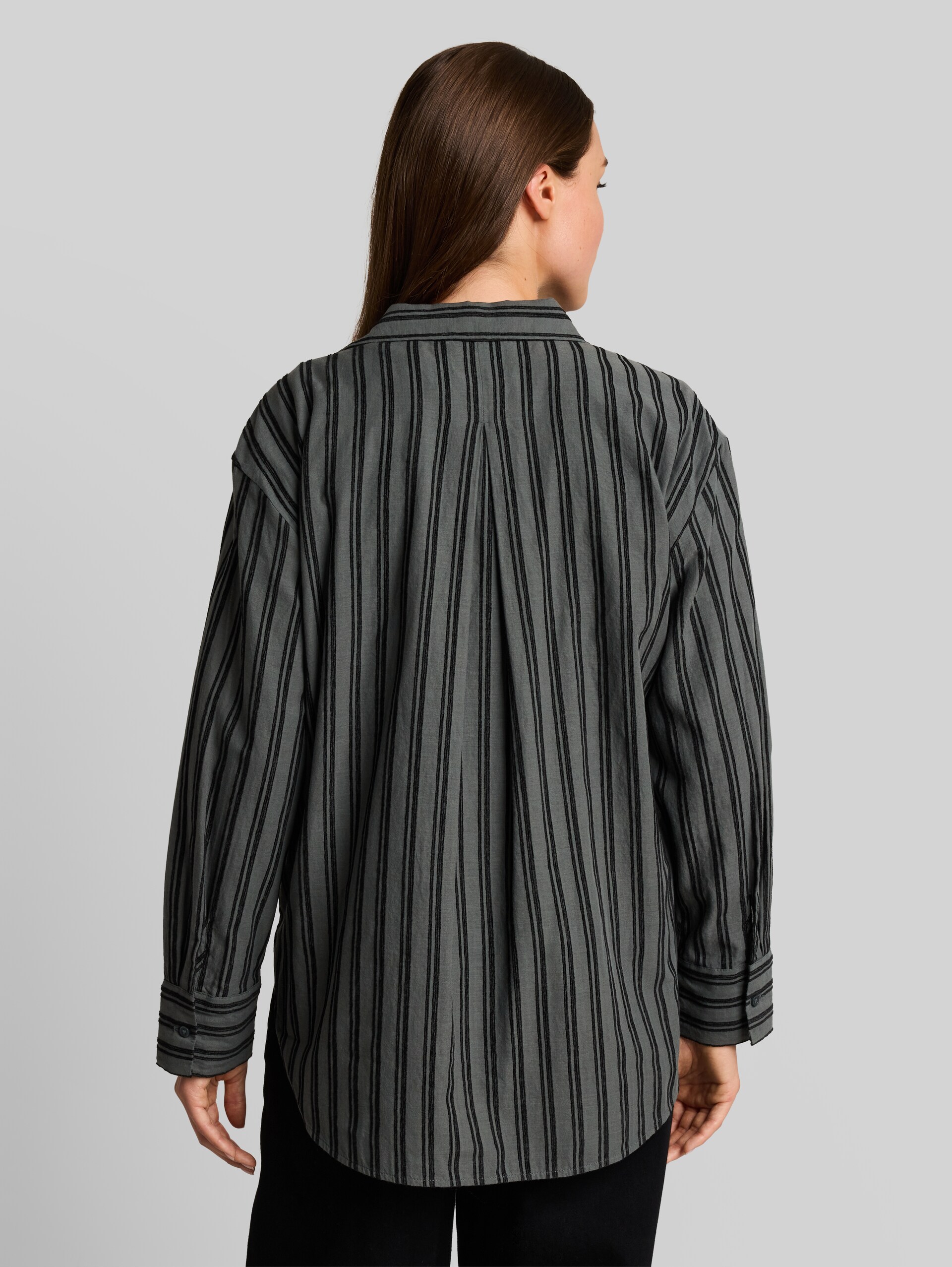 Chemisier ample à rayures - green tonal stripe - Découpe Vue arrière du modèle