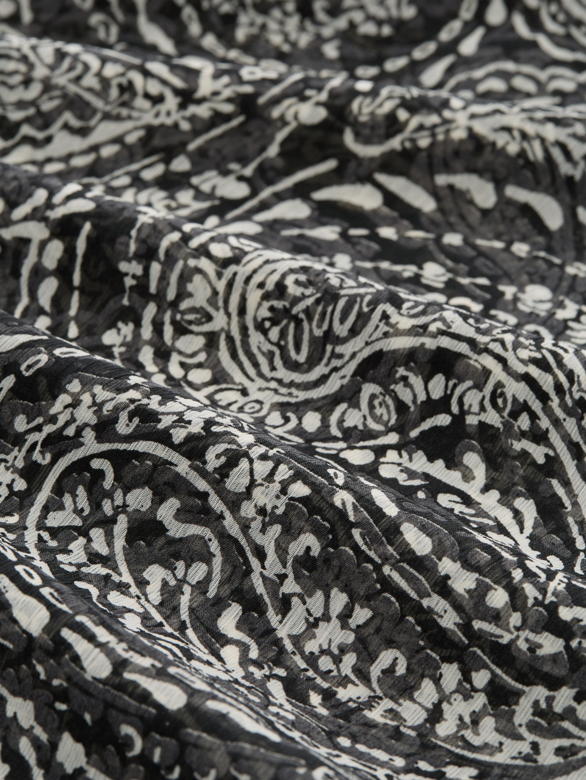 Chiffonblouse met paisleypatroon - black paisley - Materiaalweergave