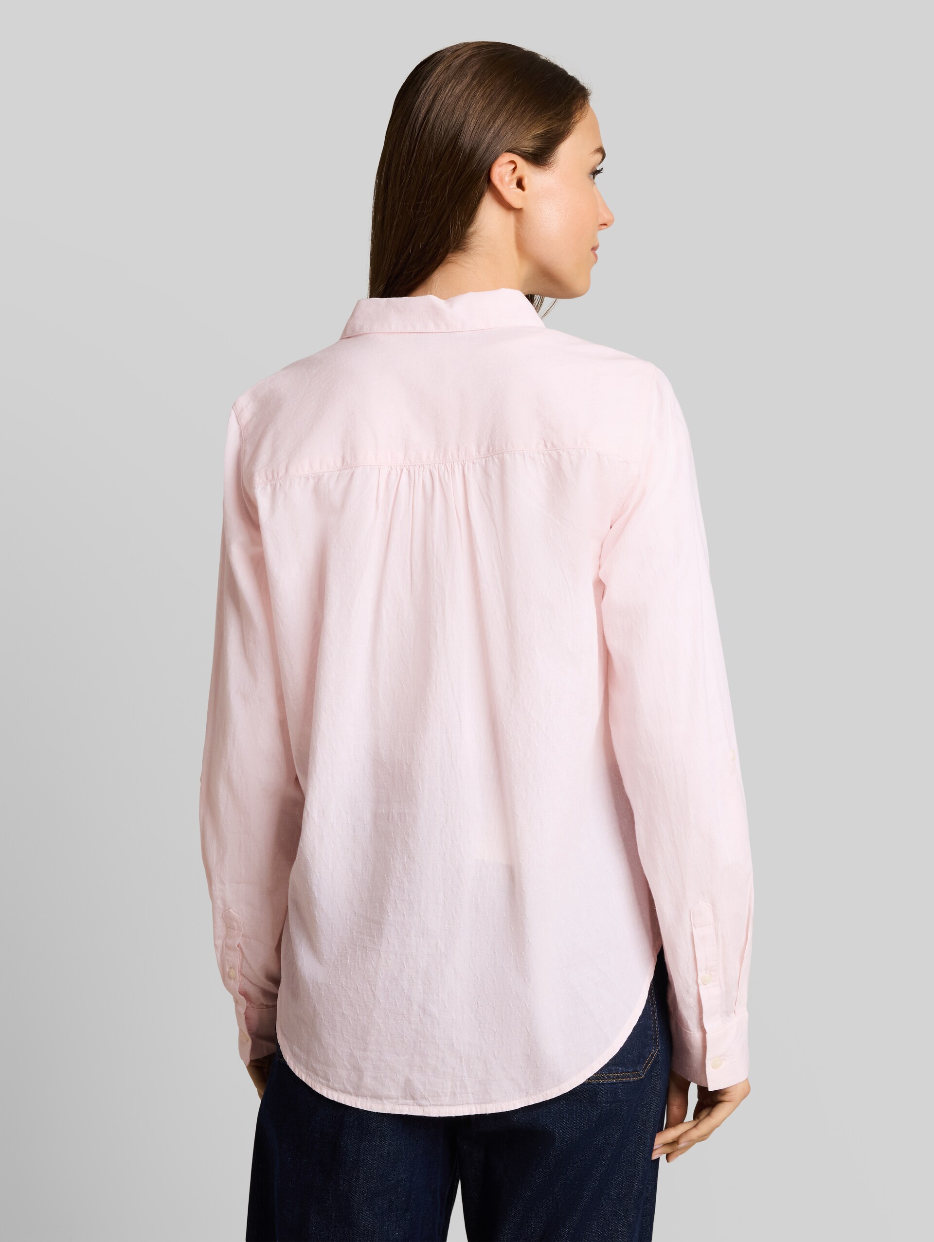 Hemdbluse mit Turn-up-Funktion - light pastel pink dobby - Auschnitt Model-Rückansicht