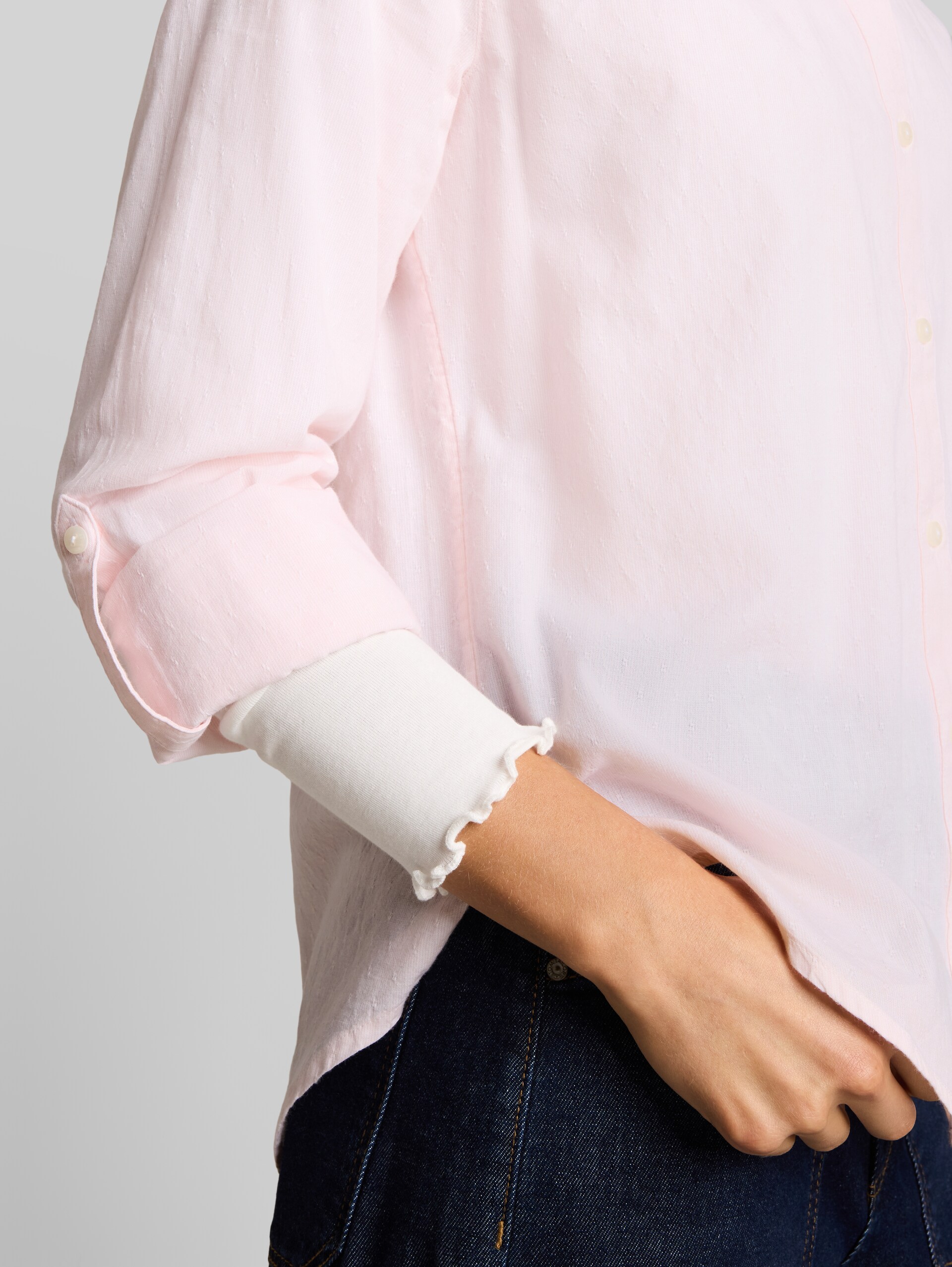 Hemdbluse mit Turn-up-Funktion - light pastel pink dobby - Detail-Model-Ansicht