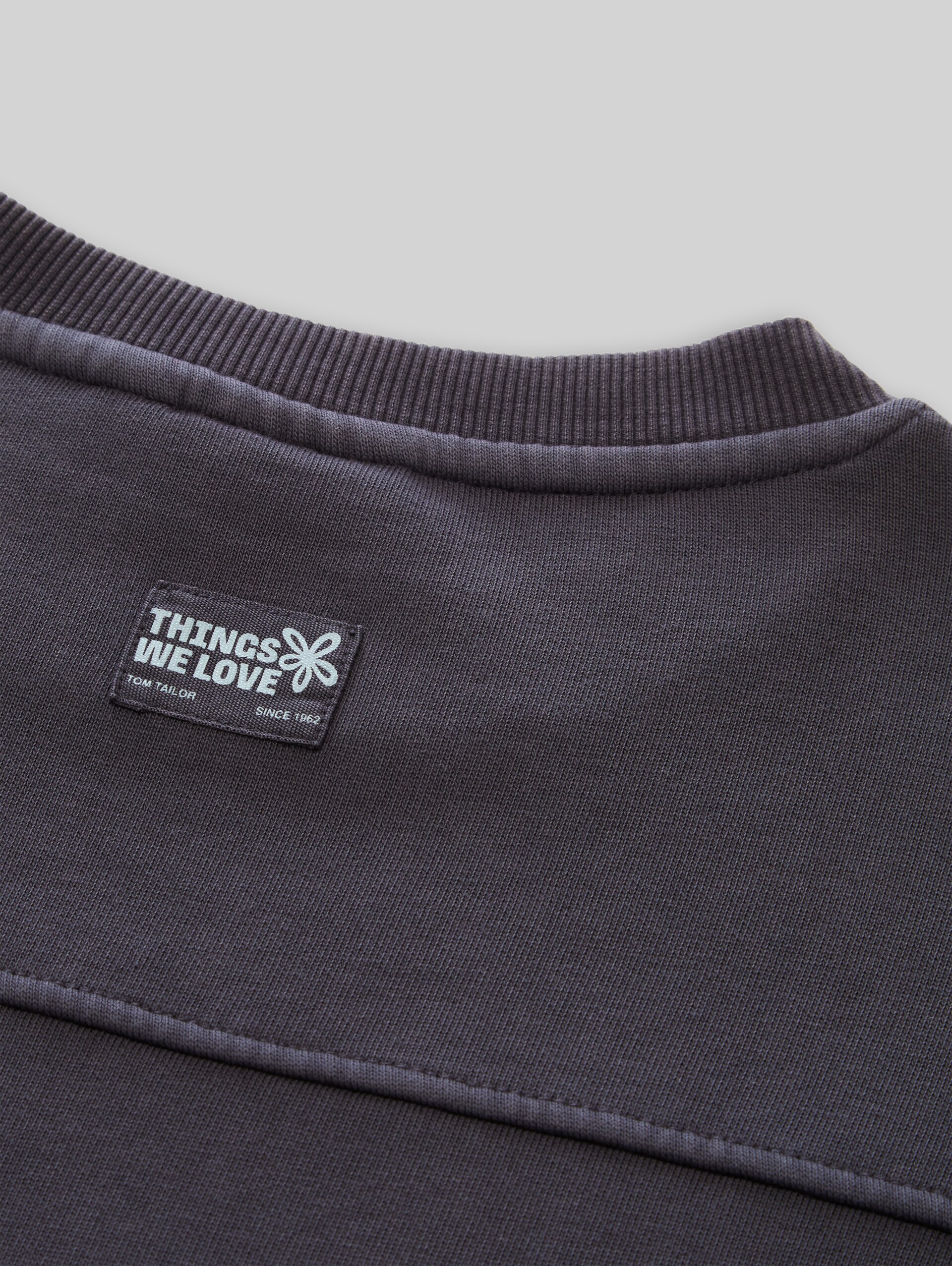 Oversize Sweatshirt aus Baumwolle - coal grey - Detail-Model-Ansicht