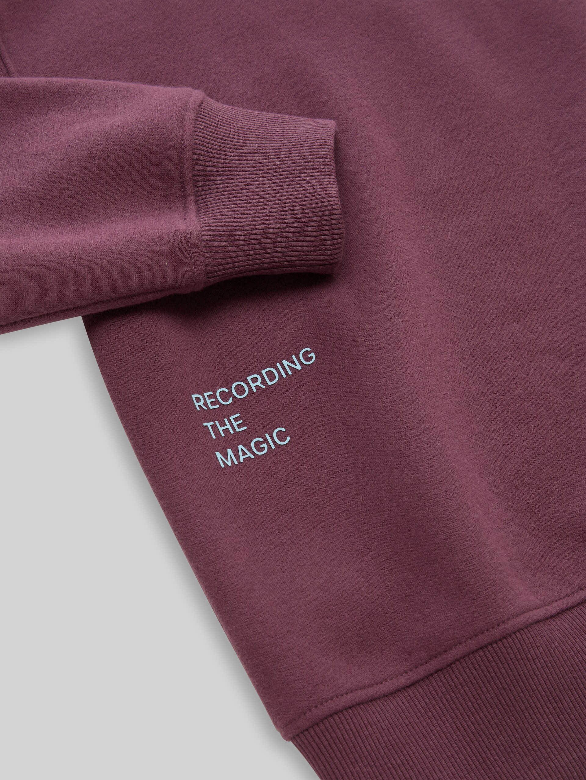Oversize Sweatshirt mit Rückenprint - rusty burgundy - Detail-Model-Ansicht