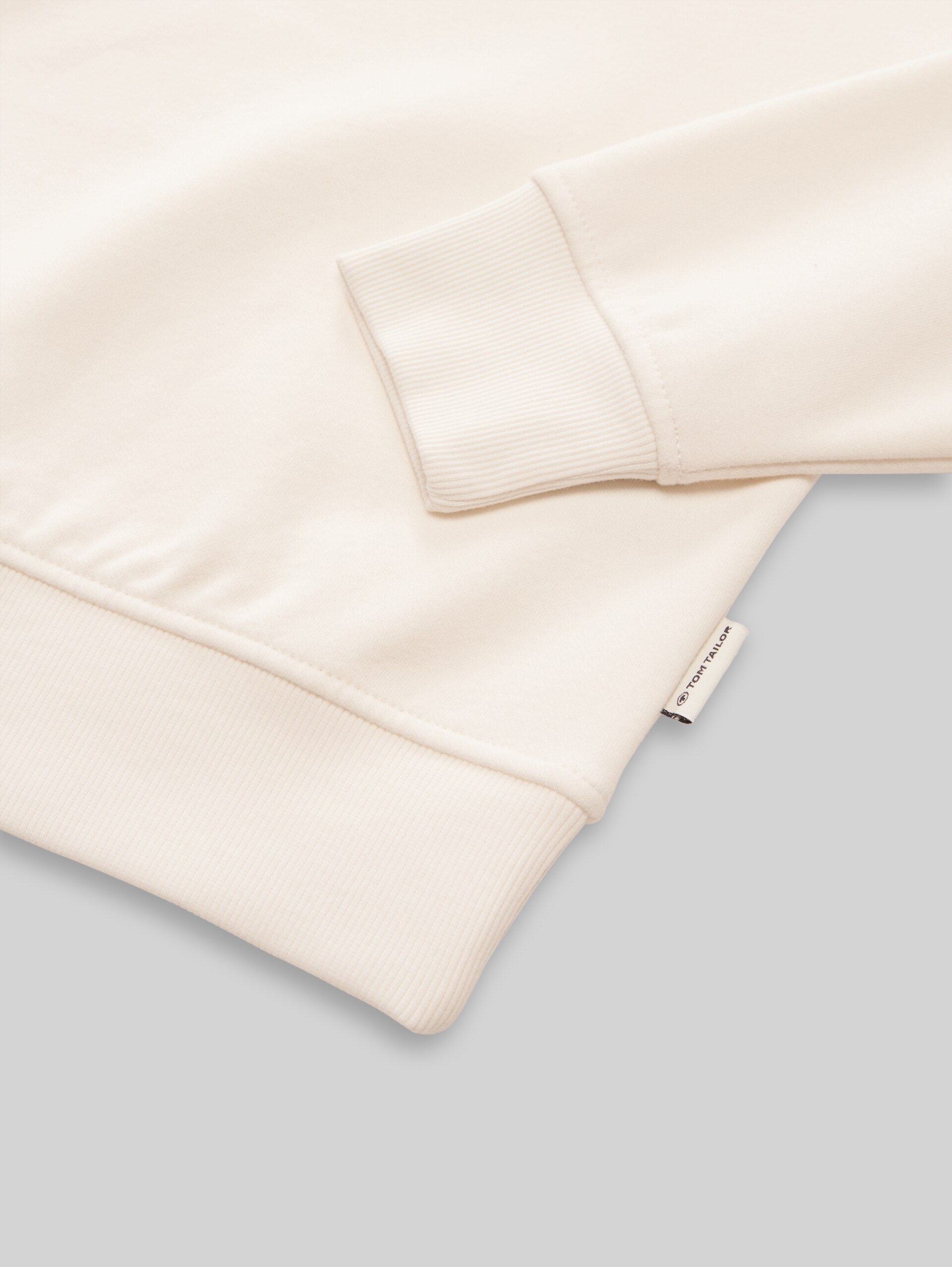 Oversize Troyer Sweatshirt - Gardenia White - Detail-Model-Ansicht