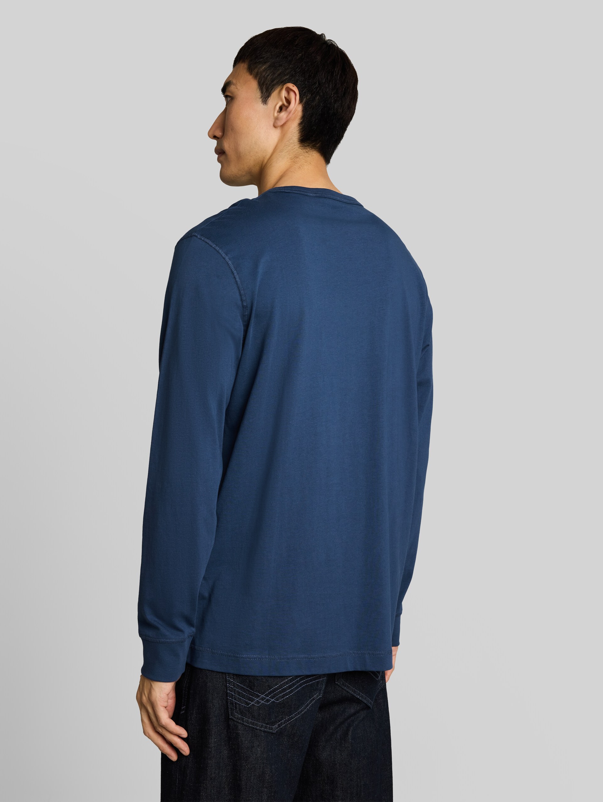 Basic katoenen shirt met lange mouwen - Dark Duck Blue - Neklijn model-achteraanzicht