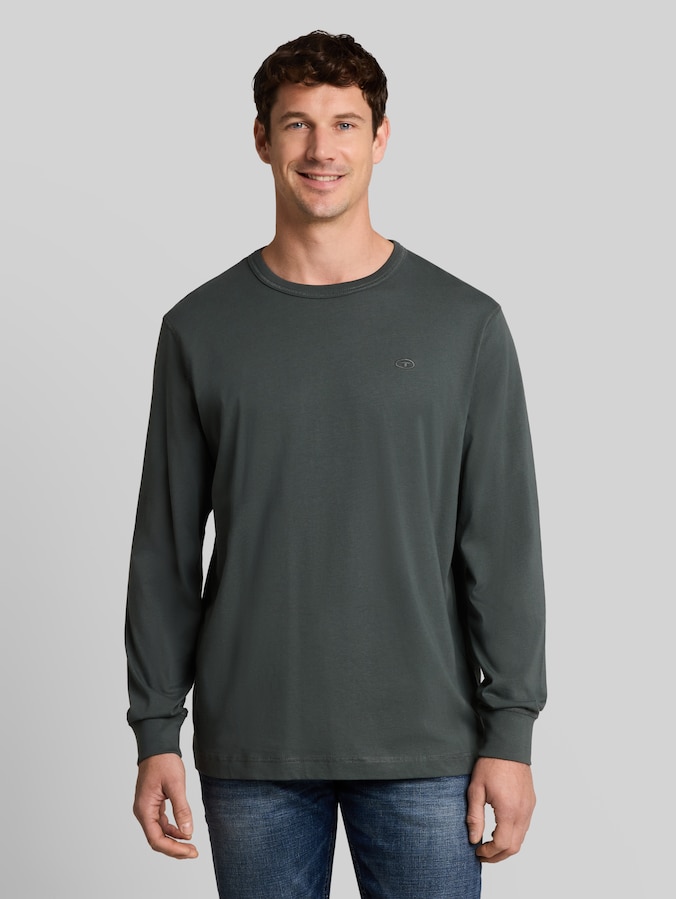 Basic Langarmshirt aus Baumwolle von Men, Darkest Olive
