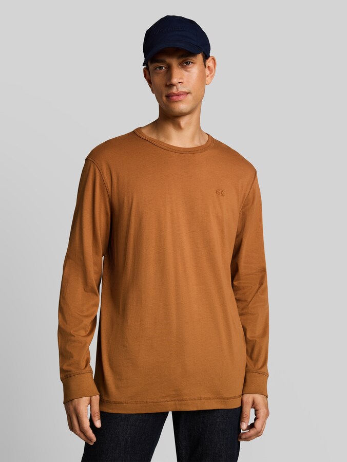 Basic Langarmshirt aus Baumwolle von Men, bright camel brown