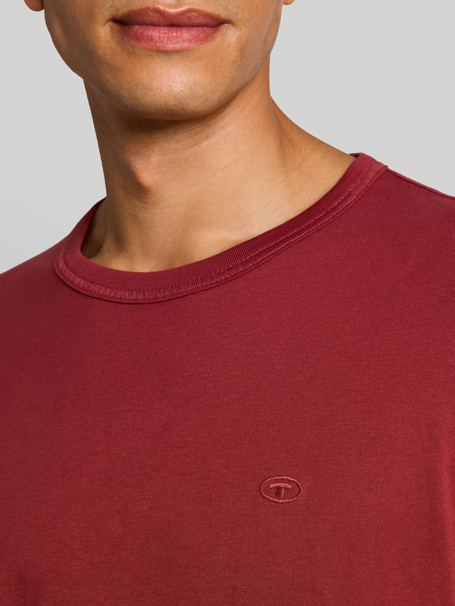 Basic katoenen shirt met lange mouwen - pear red - Detailaanzicht model