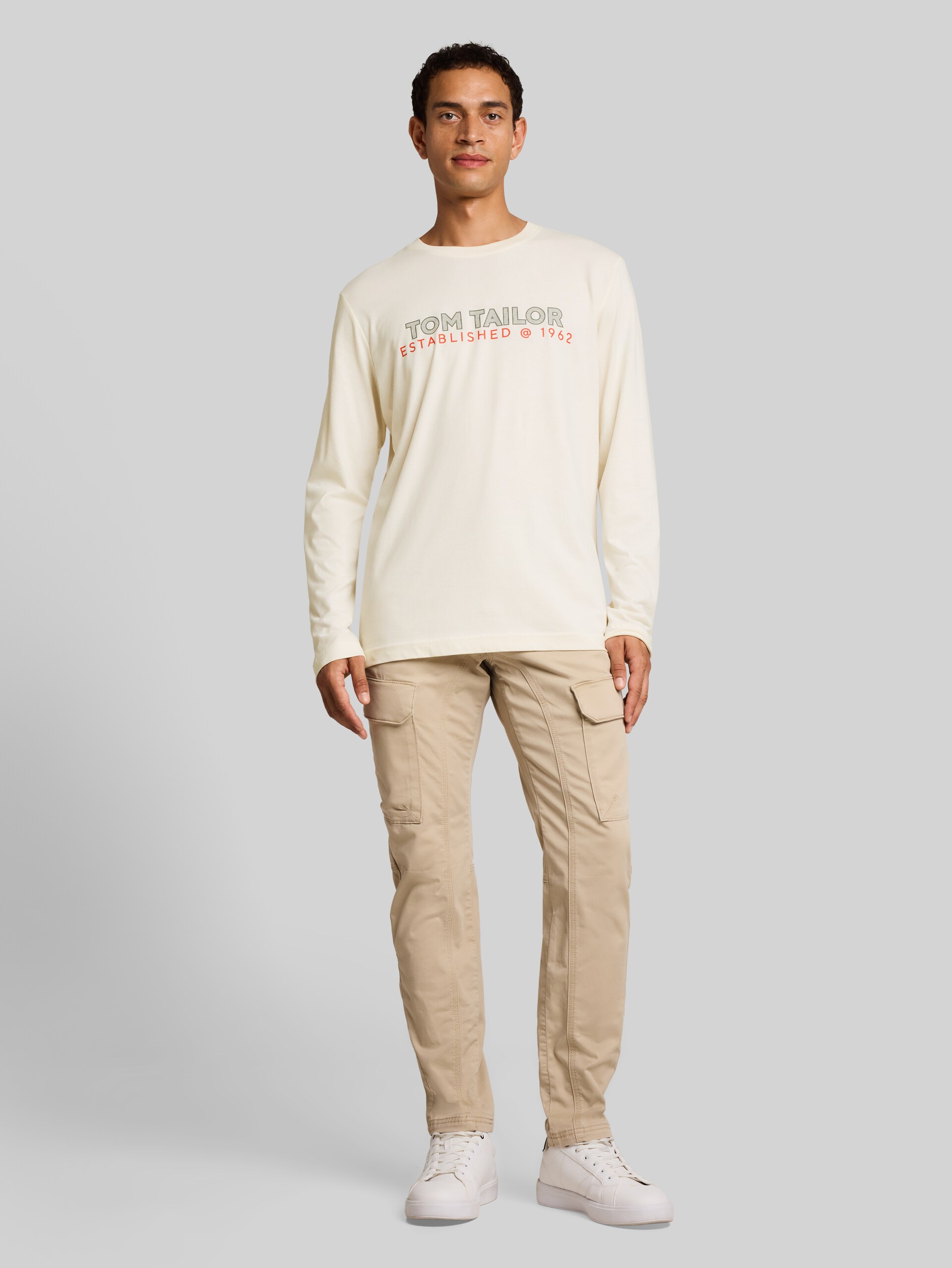 Langarmshirt mit Logo-Print - Gardenia White - Model-Vorderansicht