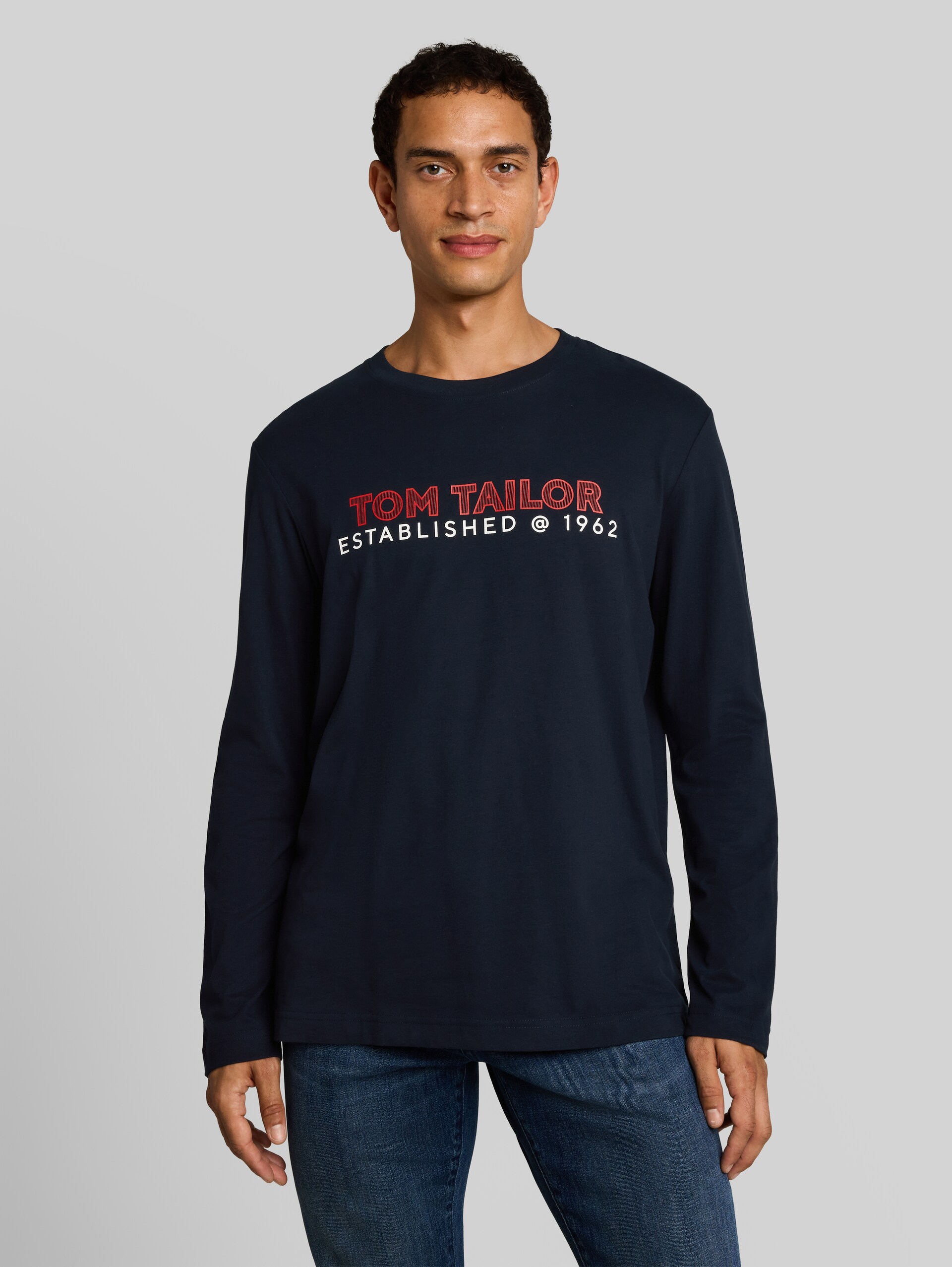 Langarmshirt mit Logo-Print - sky captain blue - Ausschnitt Model-Vorderansicht