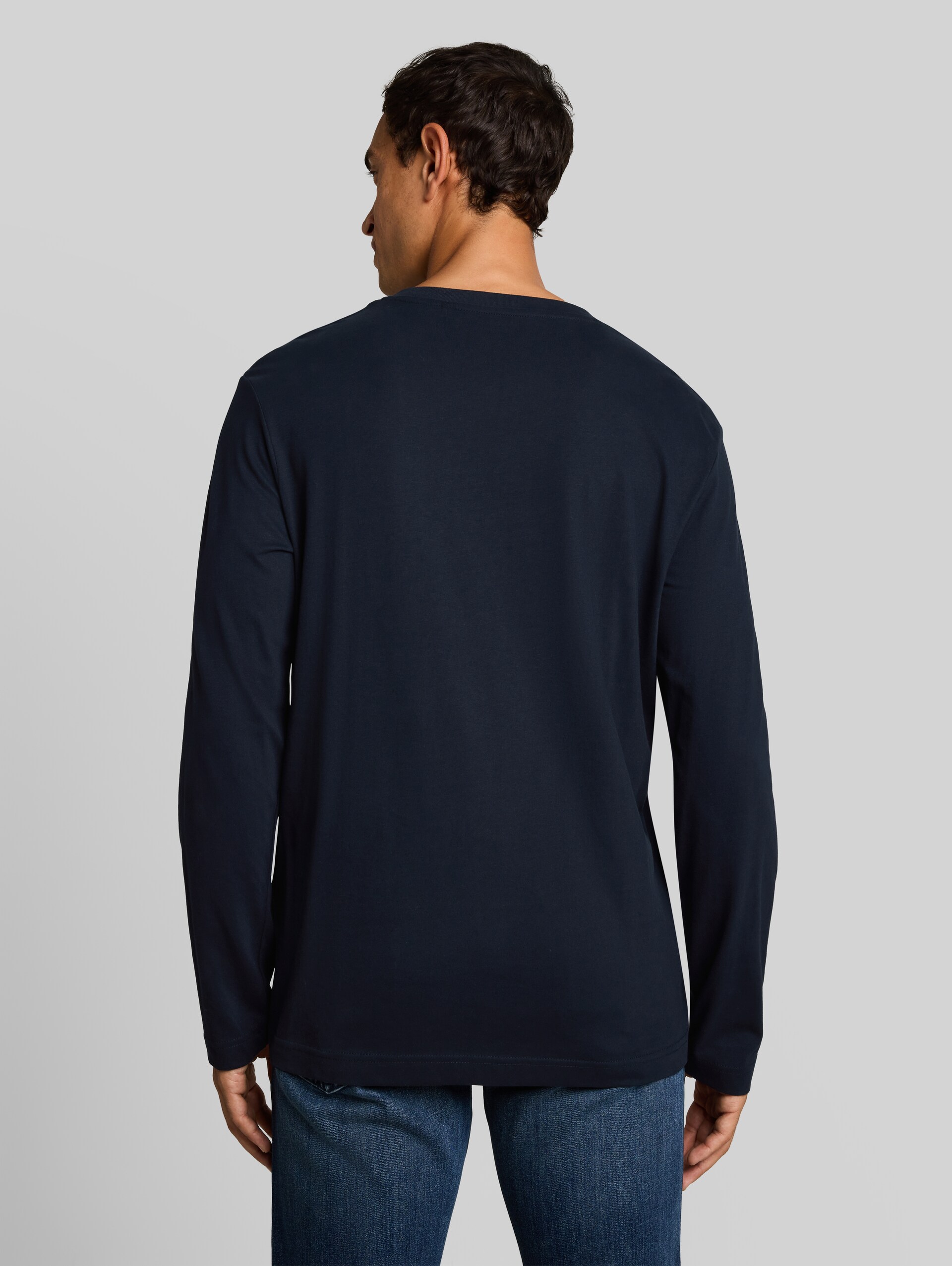 Langarmshirt mit Logo-Print - sky captain blue - Auschnitt Model-Rückansicht