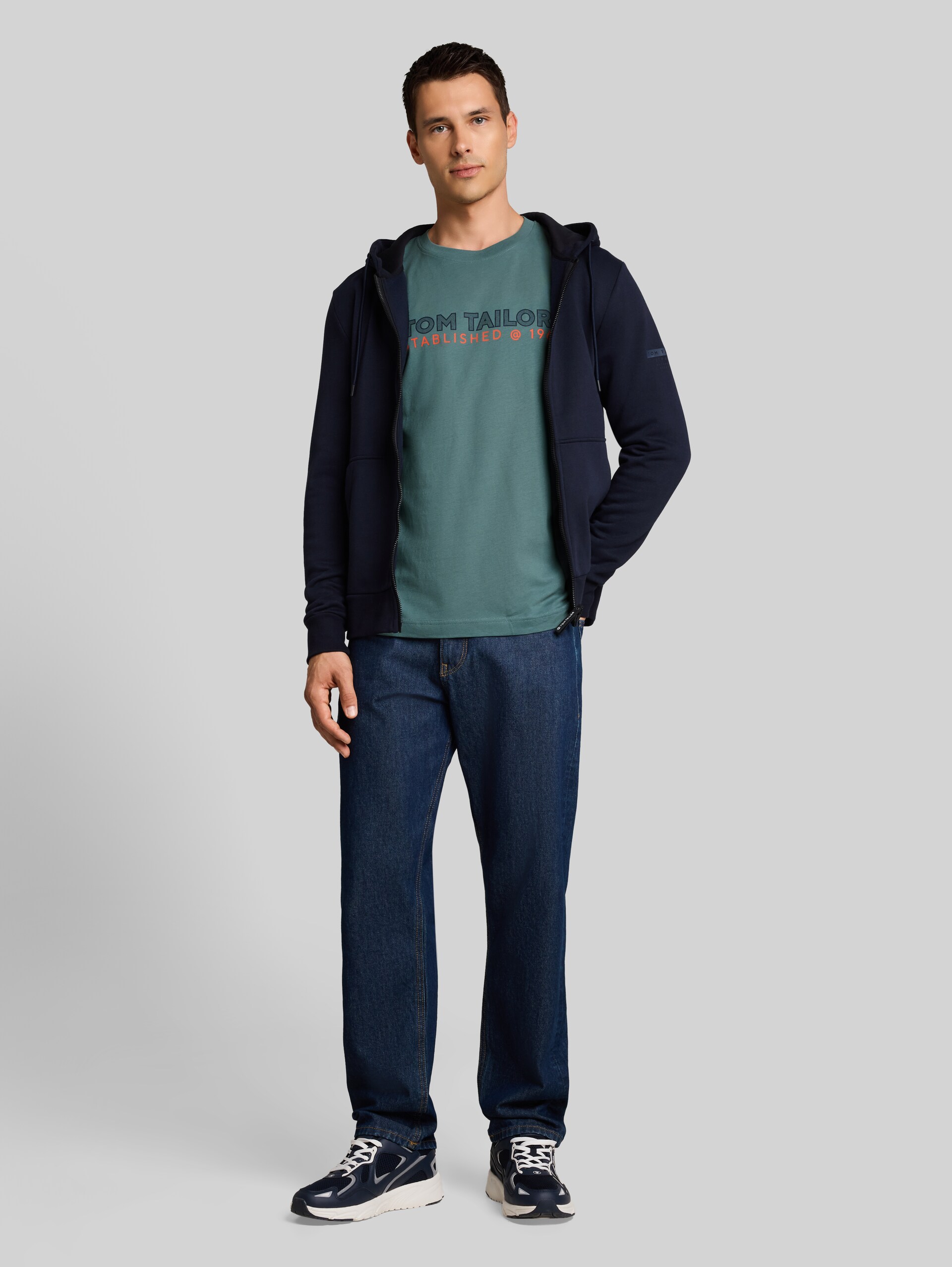 Langarmshirt mit Logo-Print - deep bluish green - Model-Vorderansicht