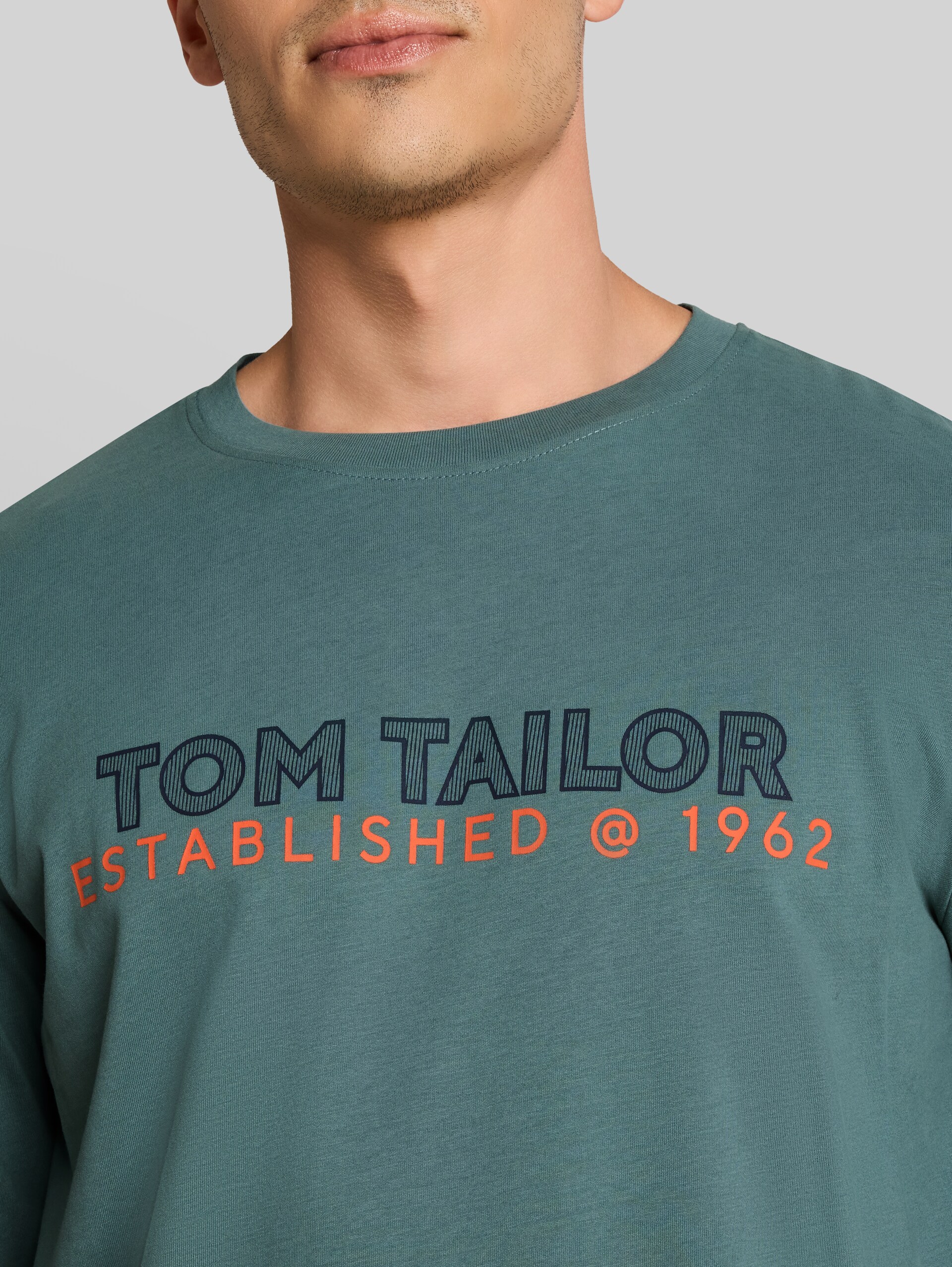 Langarmshirt mit Logo-Print - deep bluish green - Detail-Model-Ansicht