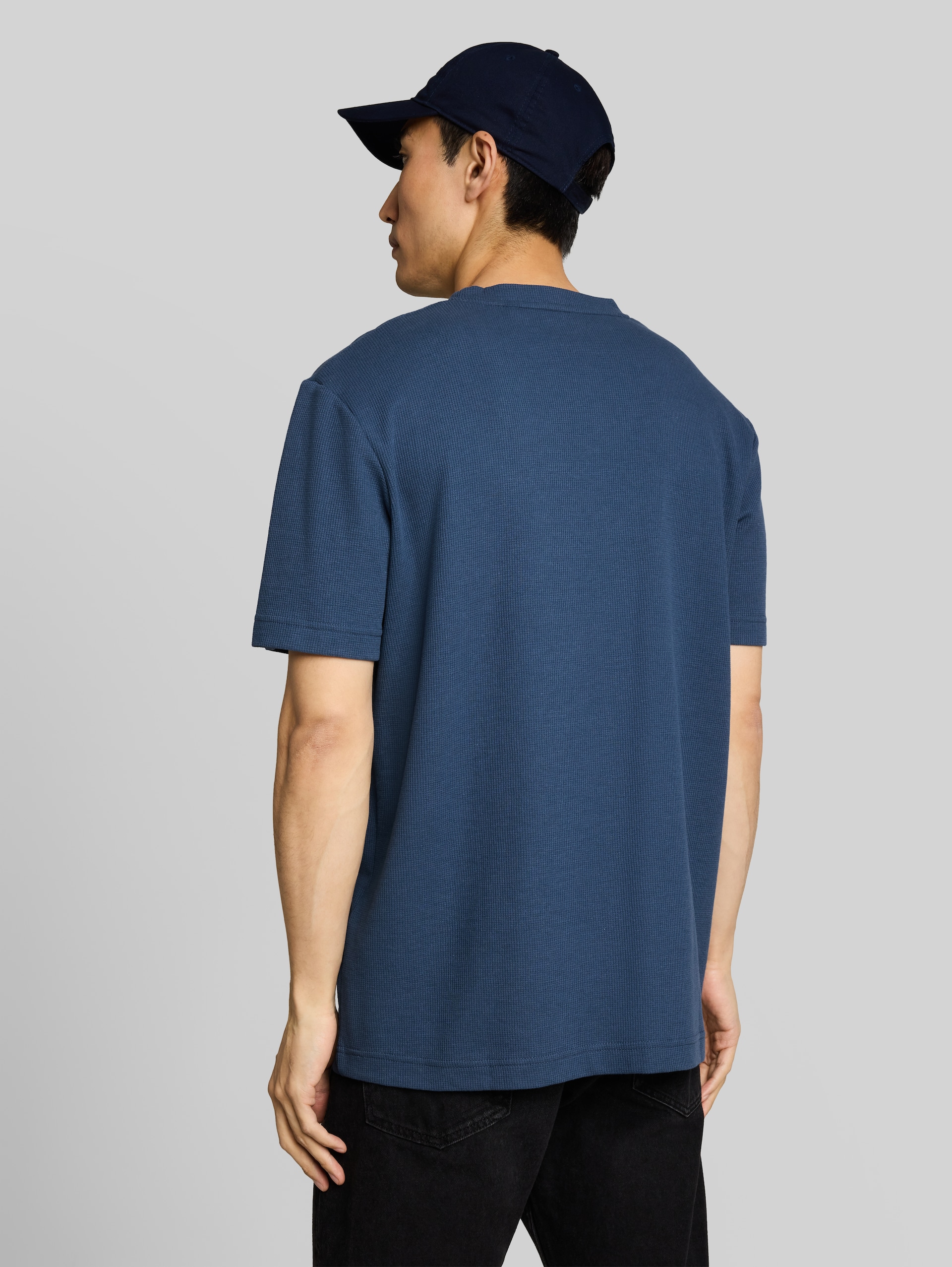 T-shirt met wafelstructuur - Dark Duck Blue - Neklijn model-achteraanzicht