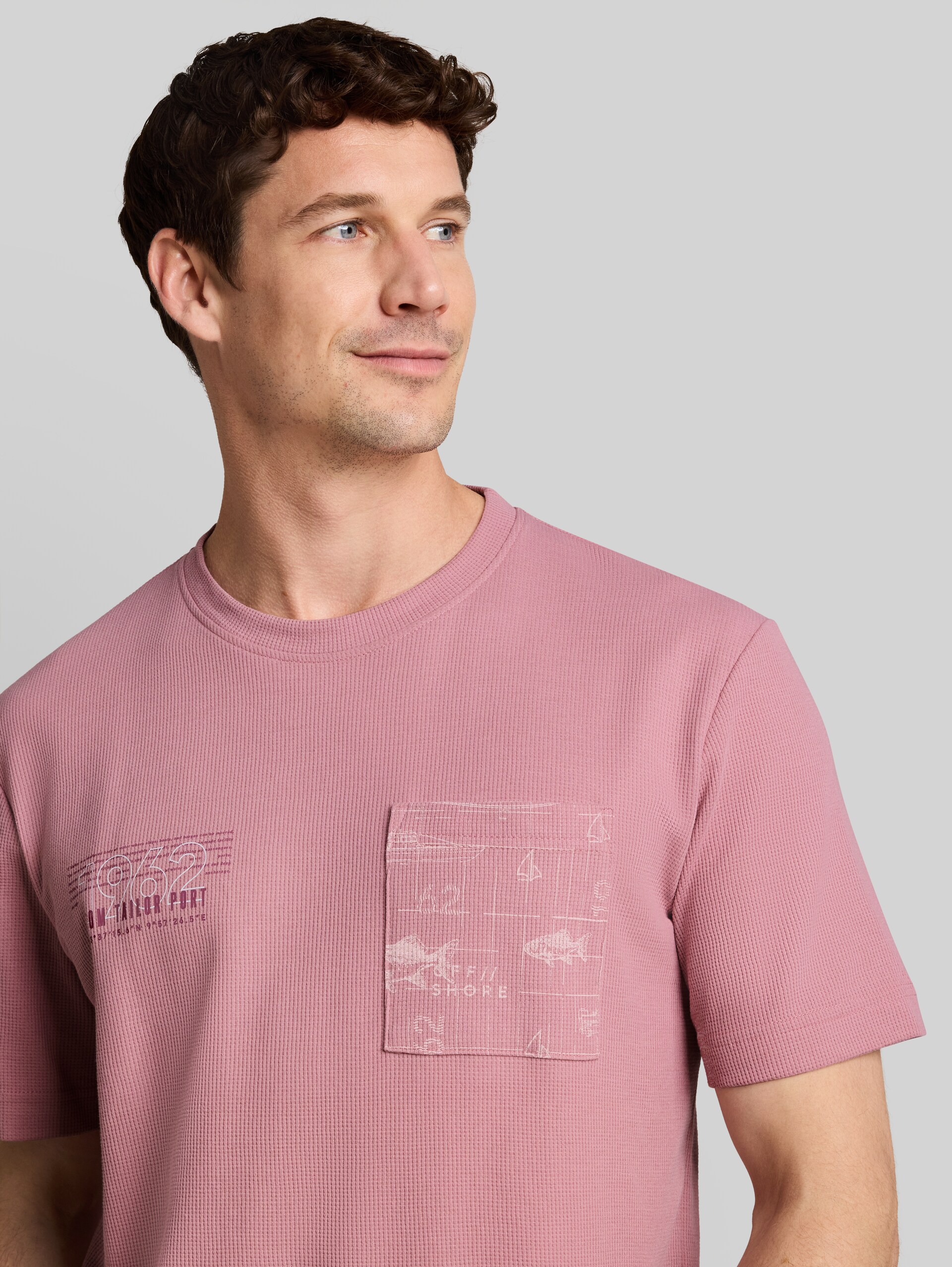 T-shirt met wafelstructuur - dusty rose - Detailaanzicht model