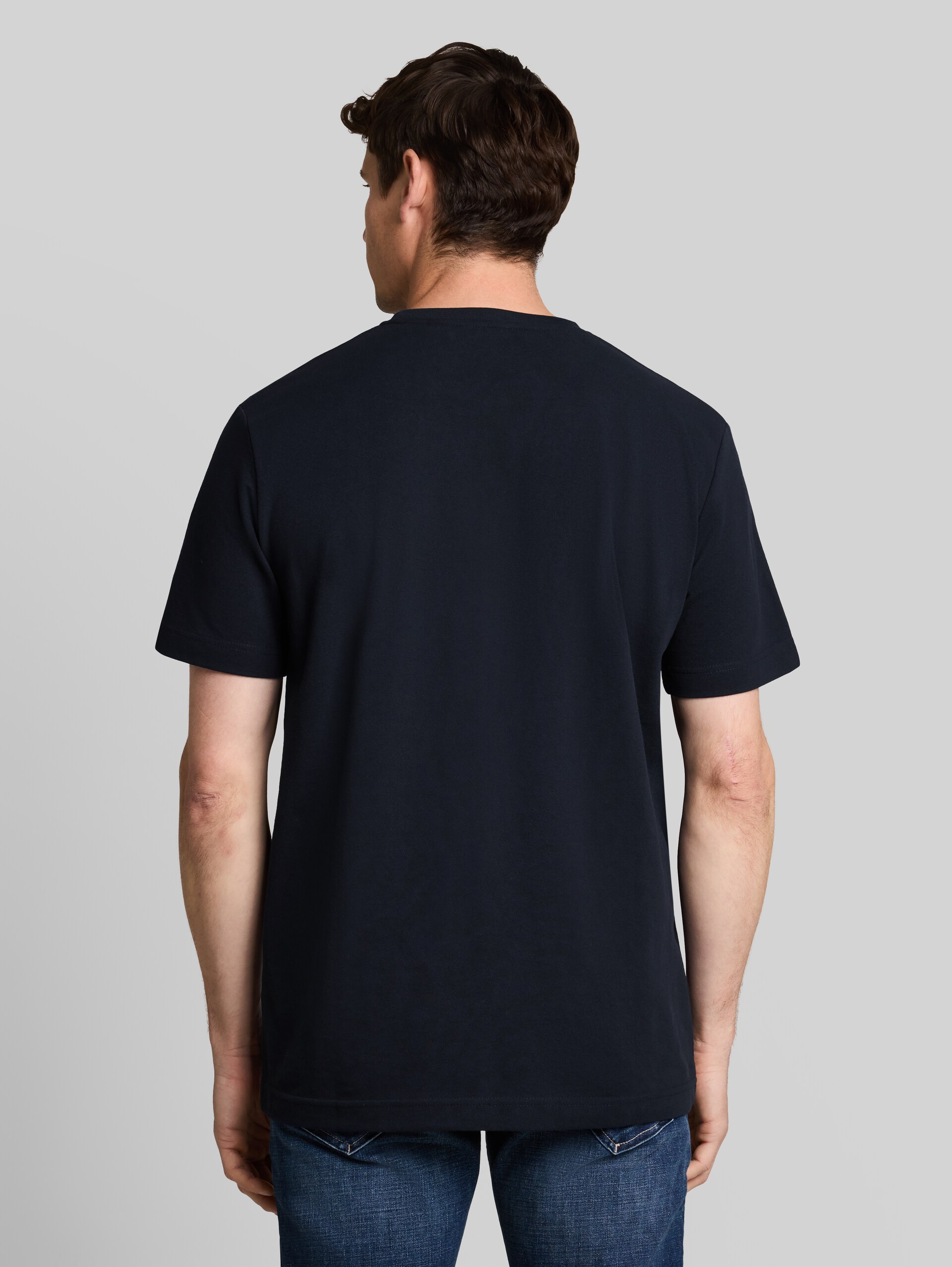 Piqué T-shirt met logobadge - sky captain blue - Neklijn model-achteraanzicht