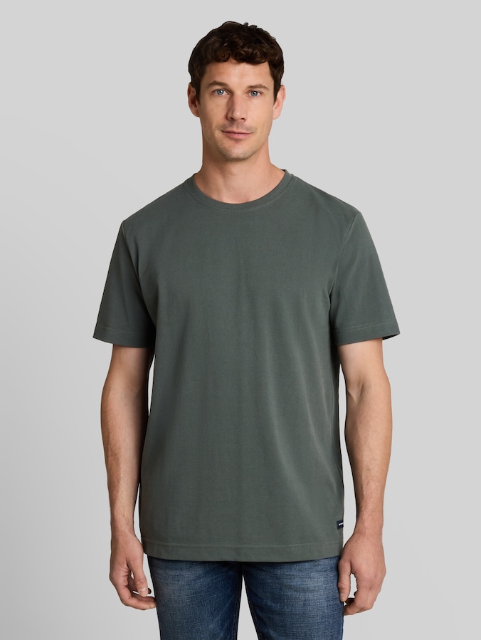 Piqué T-shirt met logobadge door Men, Darkest Olive