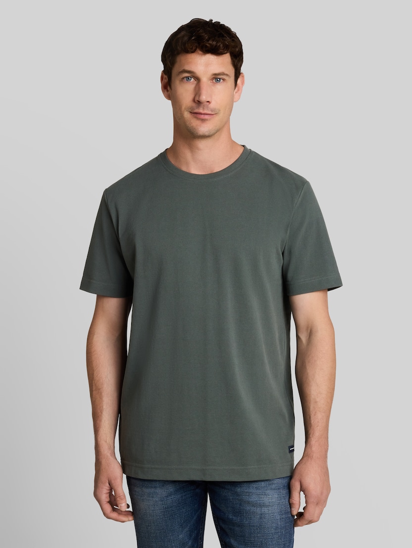Piqué T-shirt met logobadge door Men, Darkest Olive