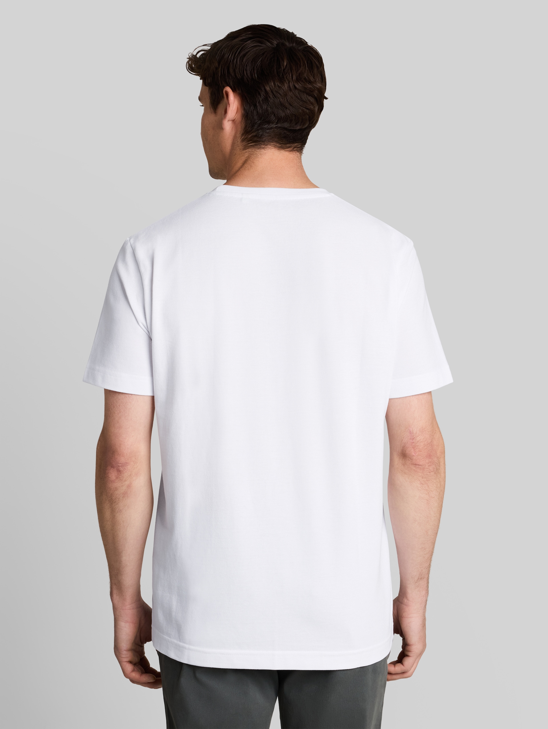 Piqué T-shirt met logobadge - White - Neklijn model-achteraanzicht
