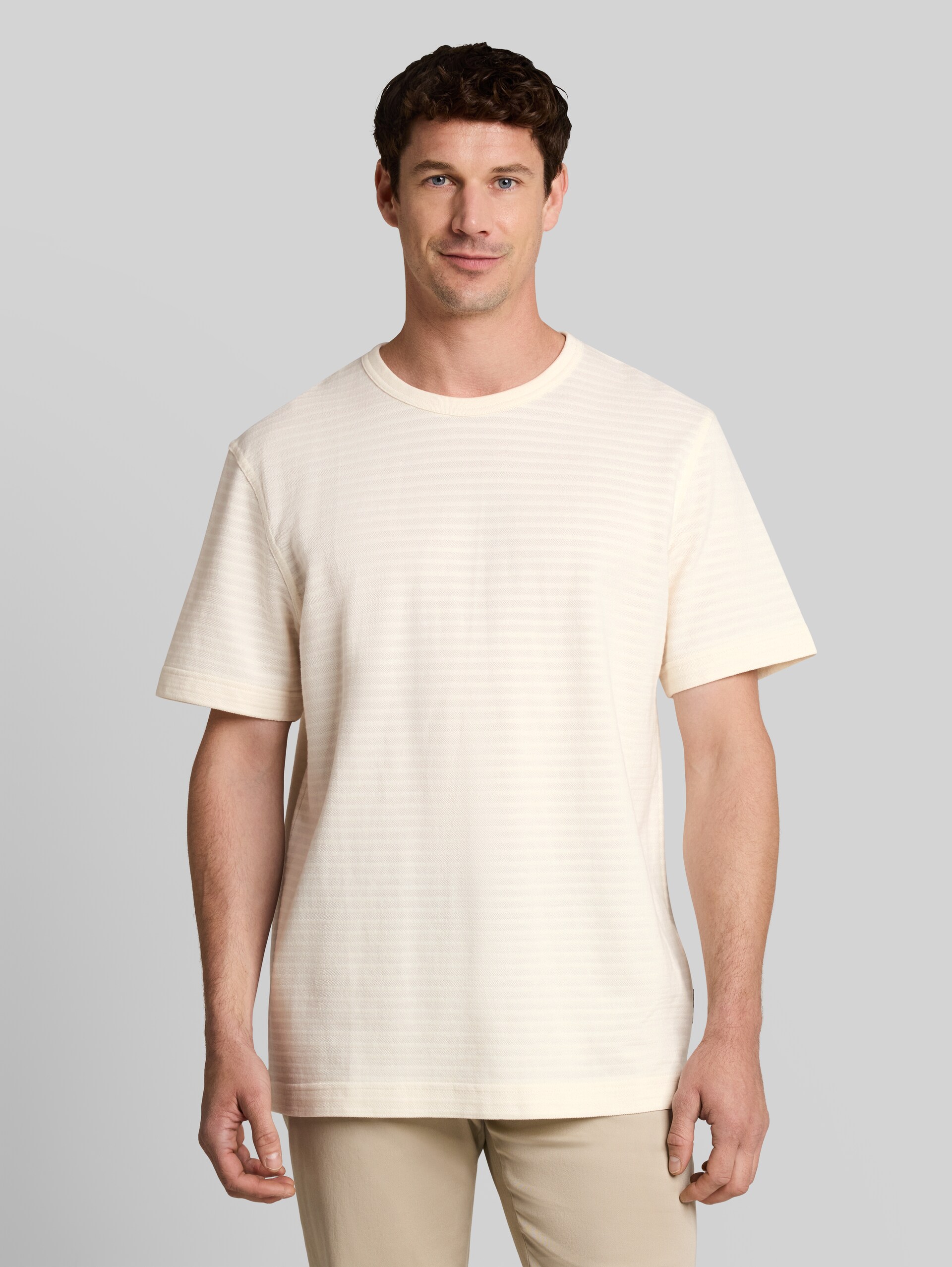 T-shirt van zware katoenen jersey - Gardenia White - Nek model vooraanzicht