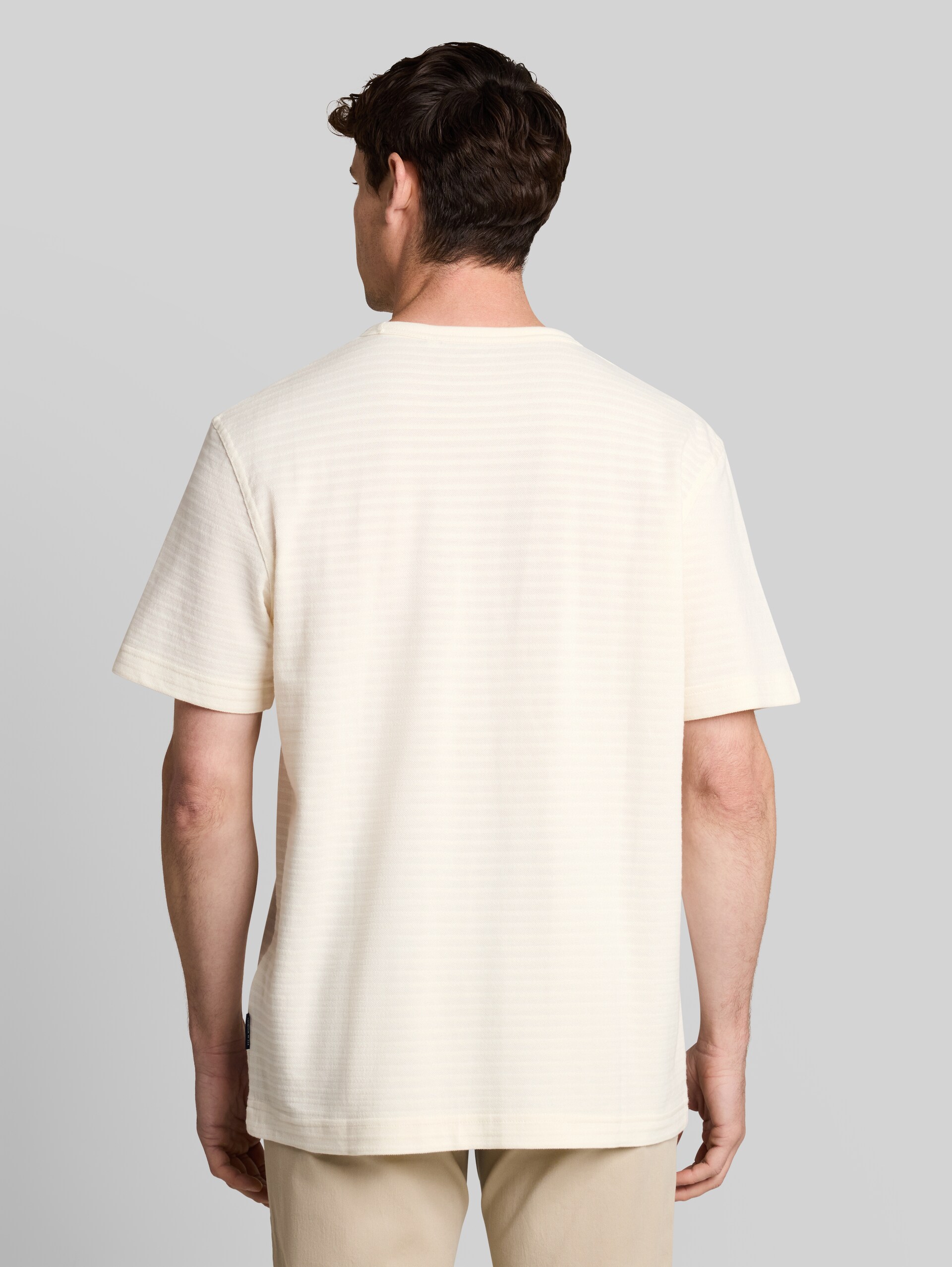 T-shirt van zware katoenen jersey - Gardenia White - Neklijn model-achteraanzicht