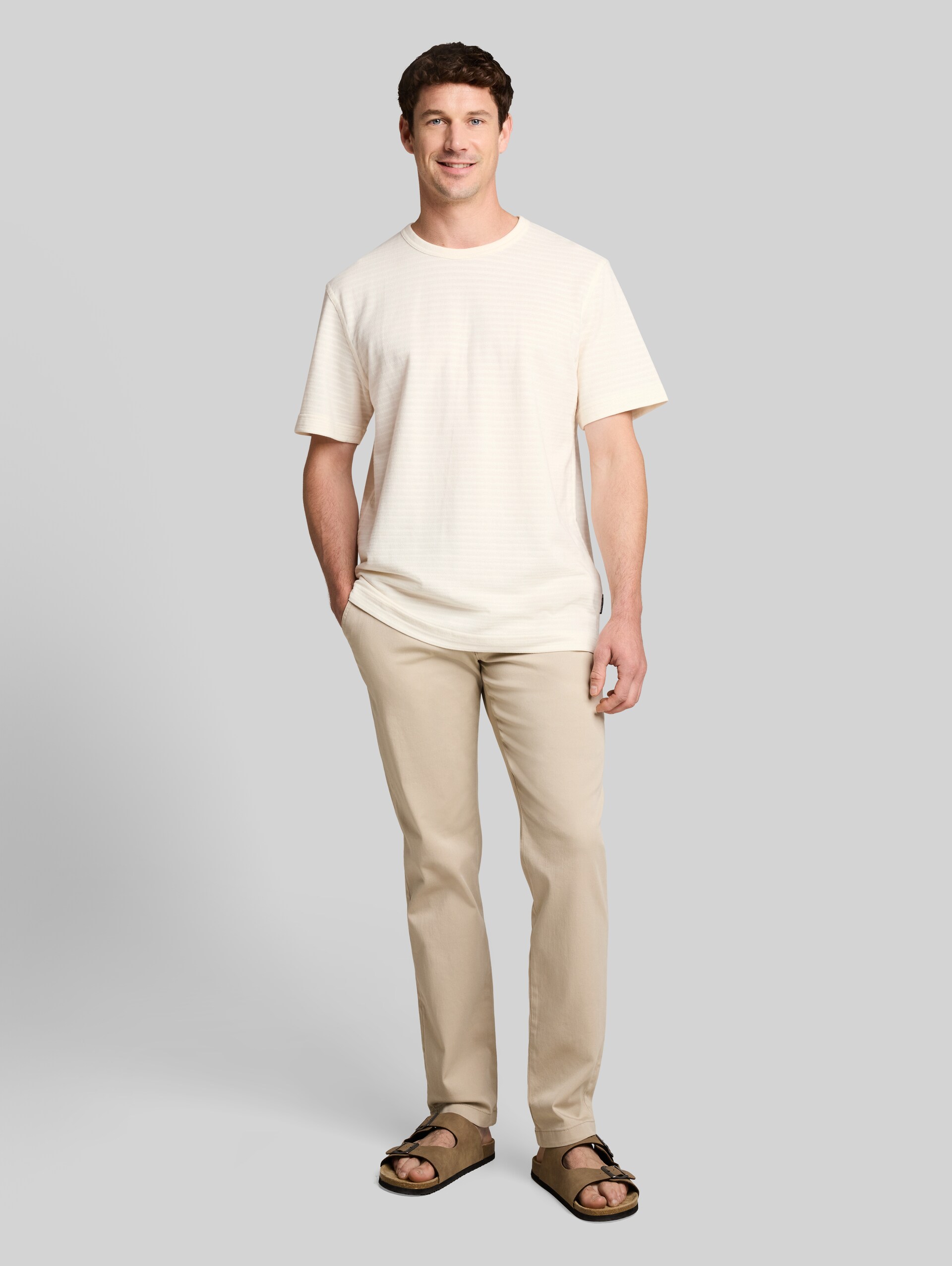 T-shirt van zware katoenen jersey - Gardenia White - Model vooraanzicht