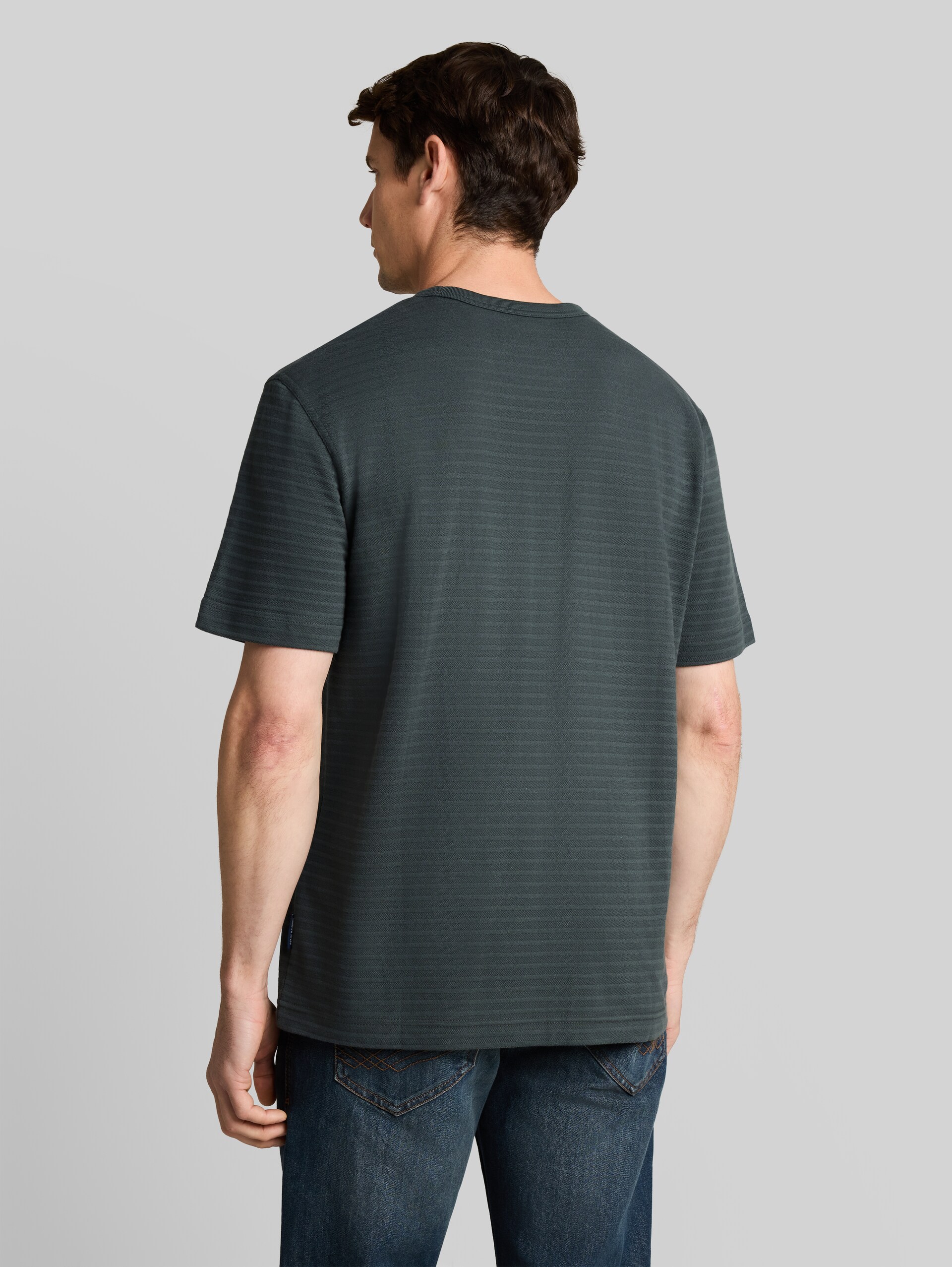 T-shirt van zware katoenen jersey - Darkest Olive - Neklijn model-achteraanzicht